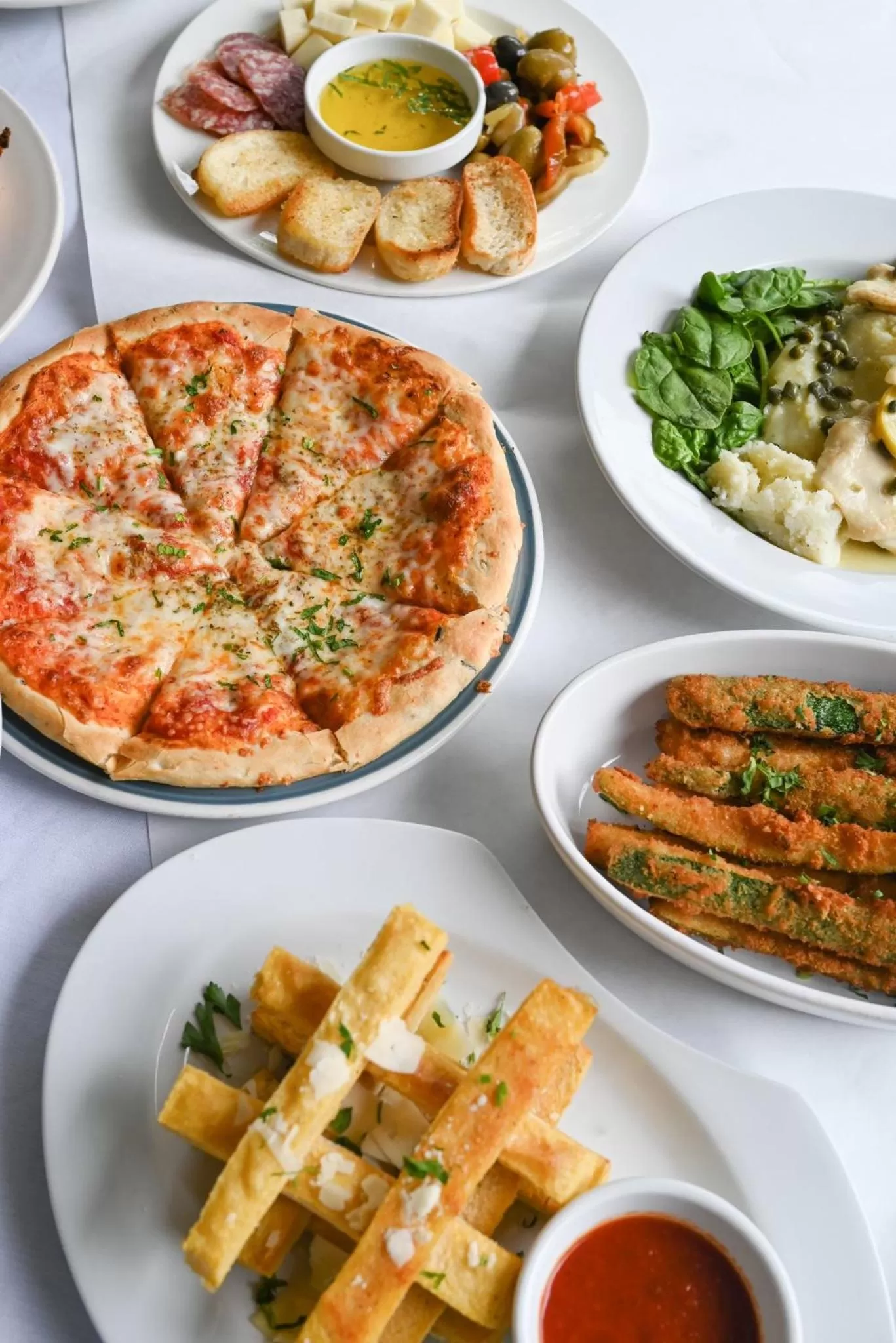 Restaurant/places to eat in Holiday Inn Cleveland-Mayfield by IHG