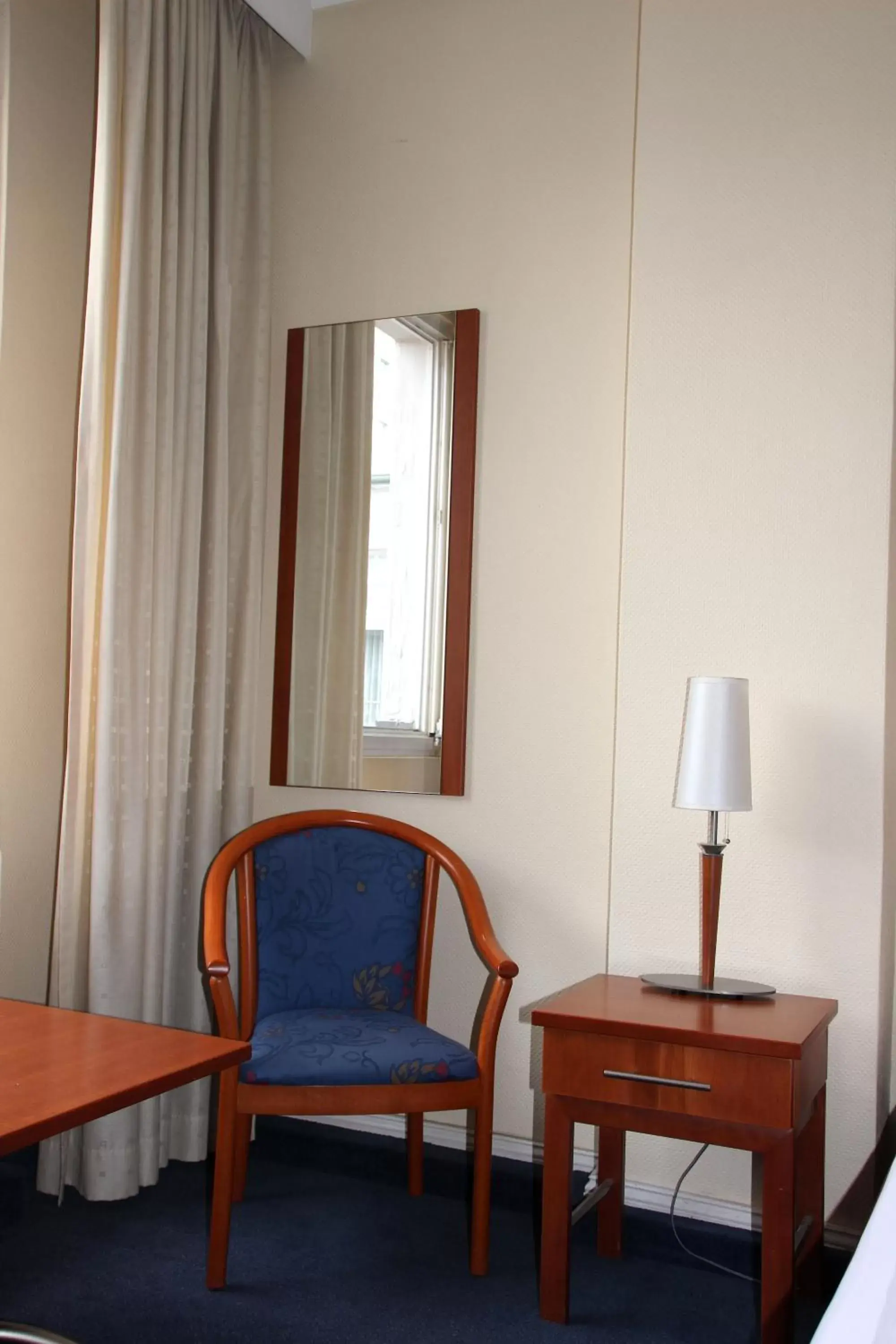 Single Room with Shower in Kurfürst am Kurfürstendamm Single Room with Shower in Kurfürst am Kurfürstendamm