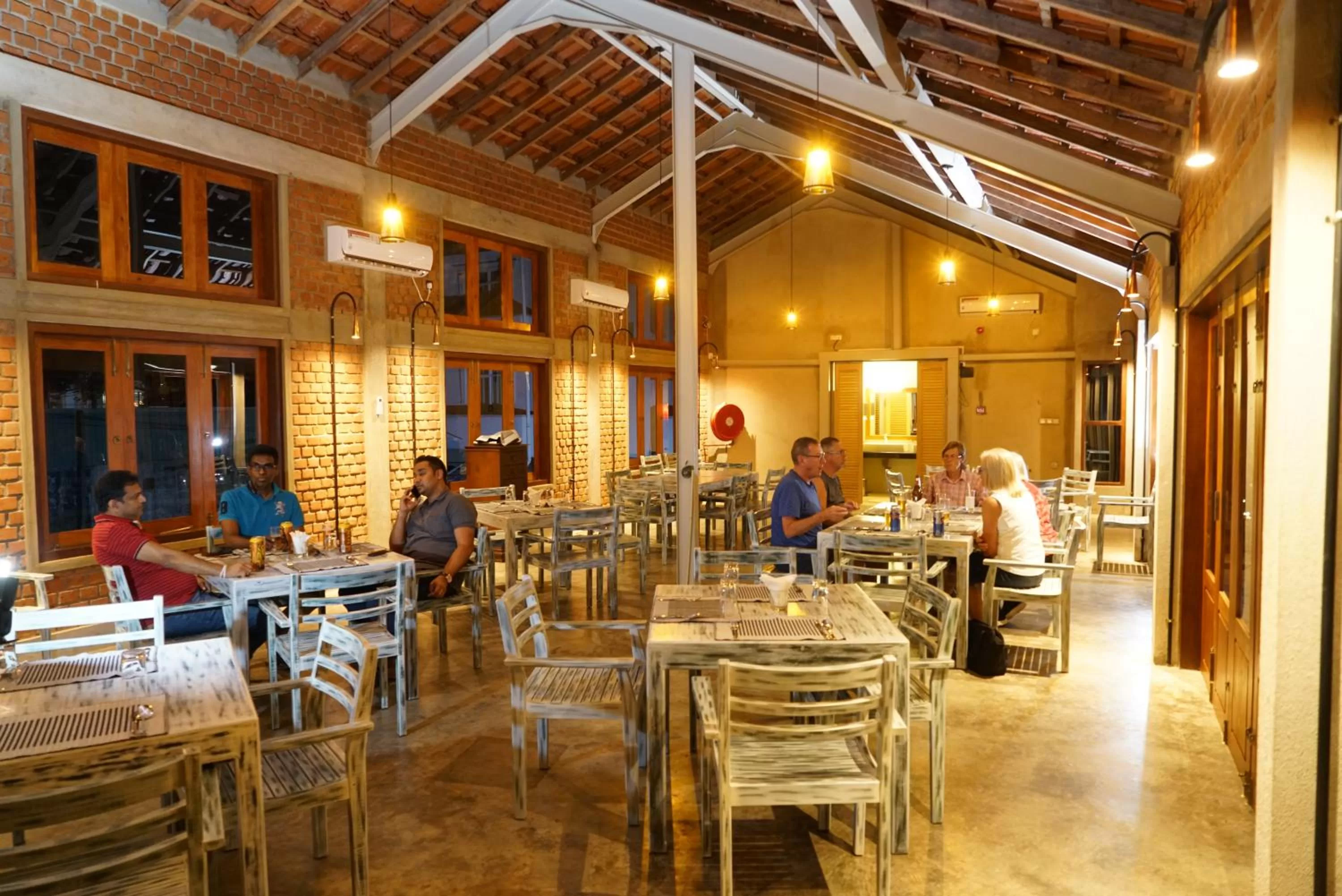 Restaurant/places to eat in Olinia Airport Hotel