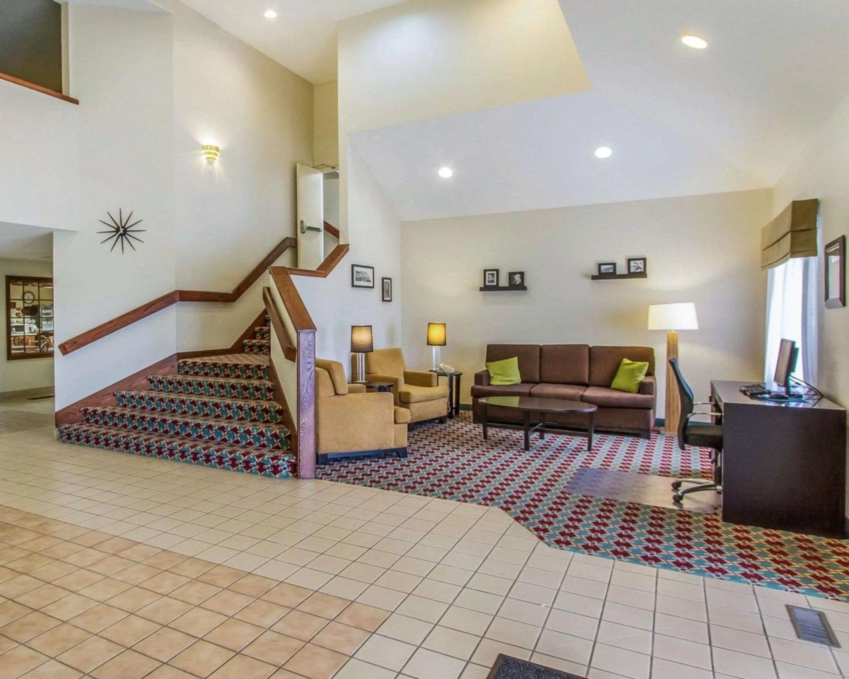 Lobby or reception, Seating Area in Rodeway Inn Fremont