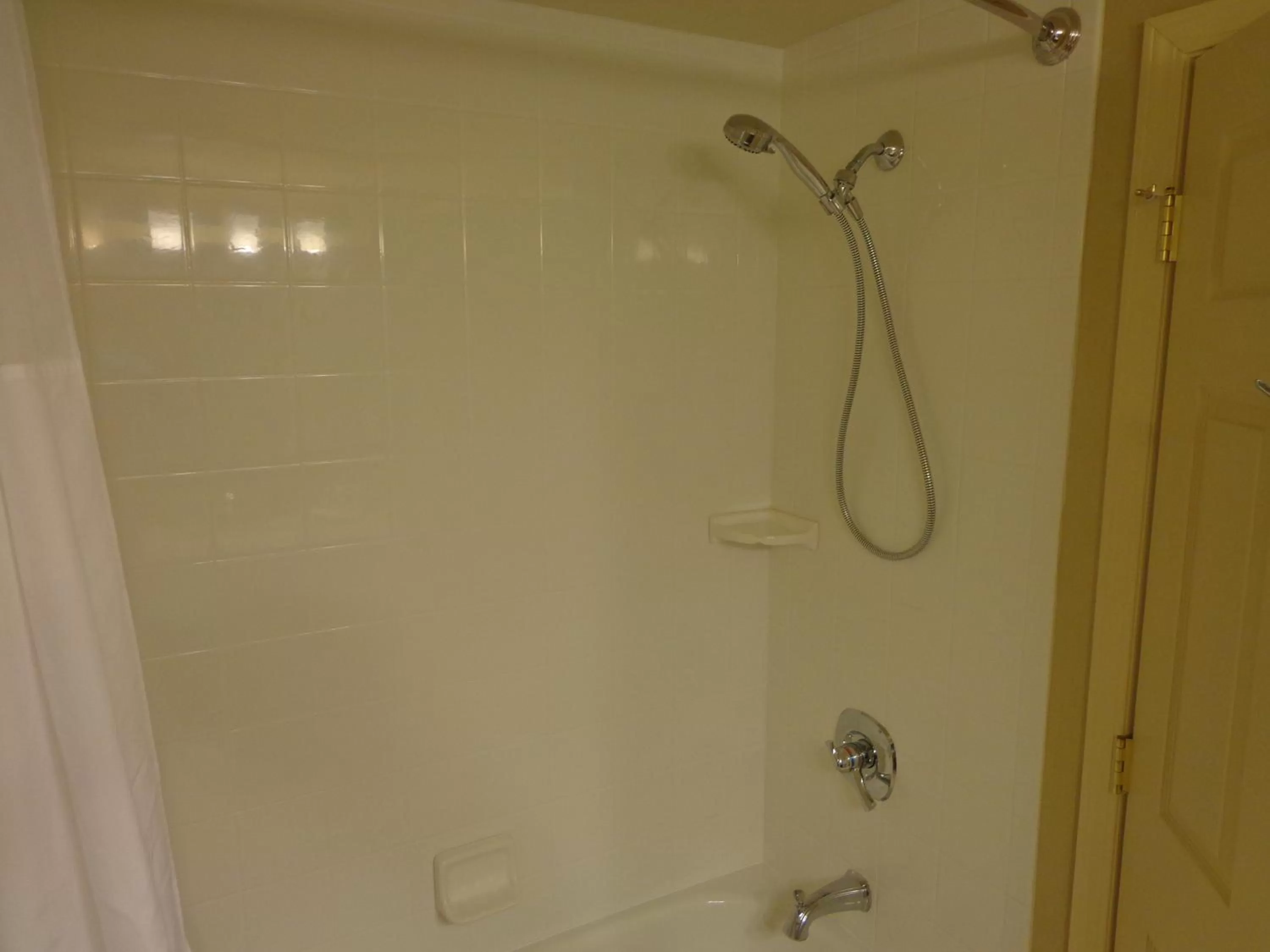 King Suite - Disability Access in Country Inn & Suites Buffalo South I-90, NY