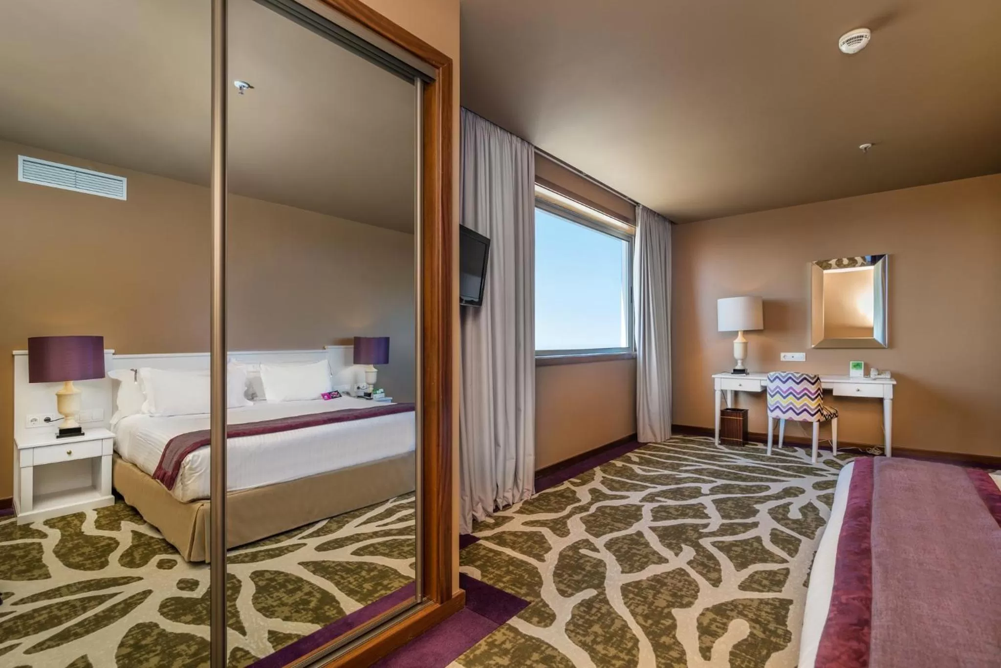 Photo of the whole room, Bed in Holiday Inn Porto Gaia by IHG