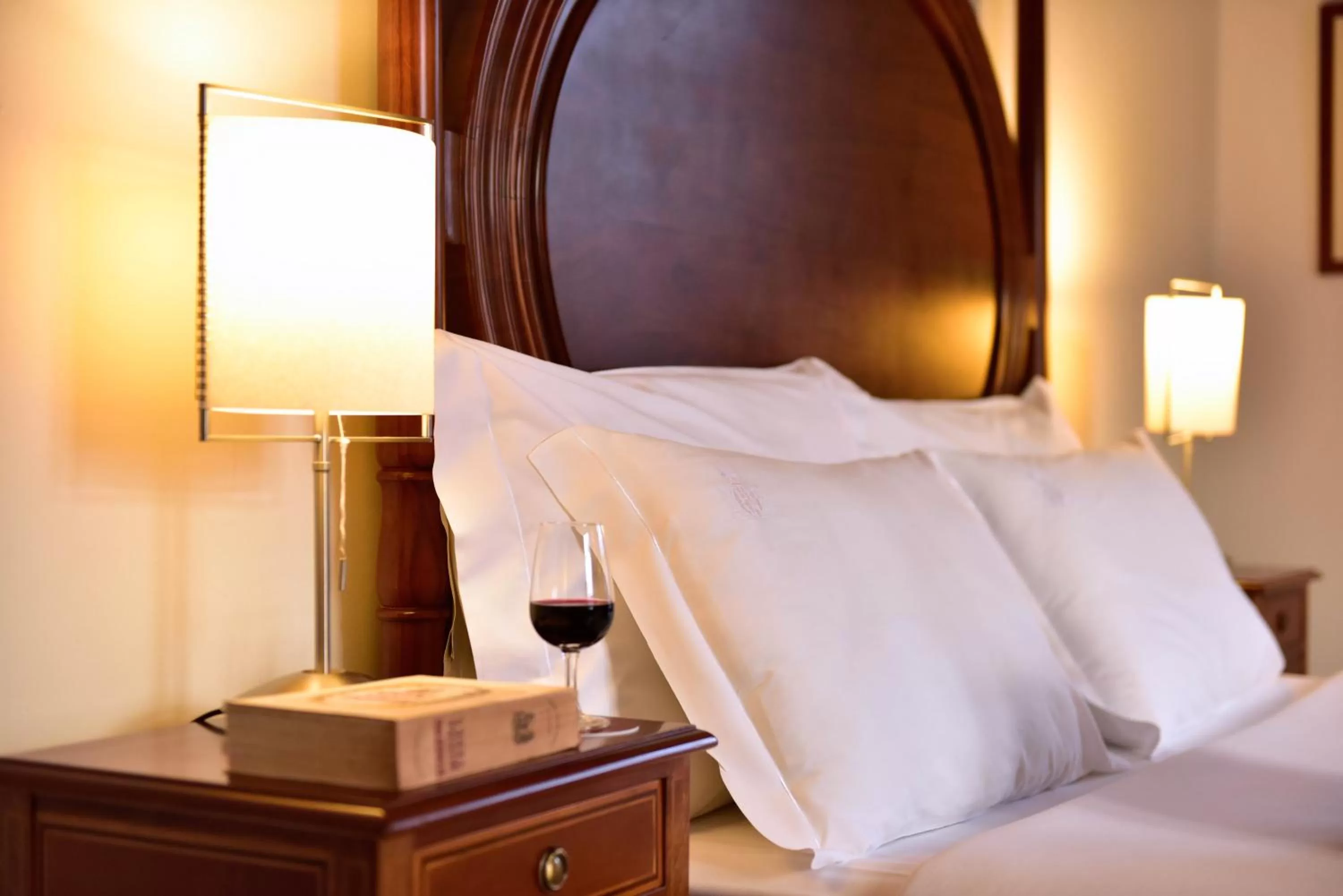 Decorative detail, Bed in Casa Melo Alvim - by Unlock Hotels