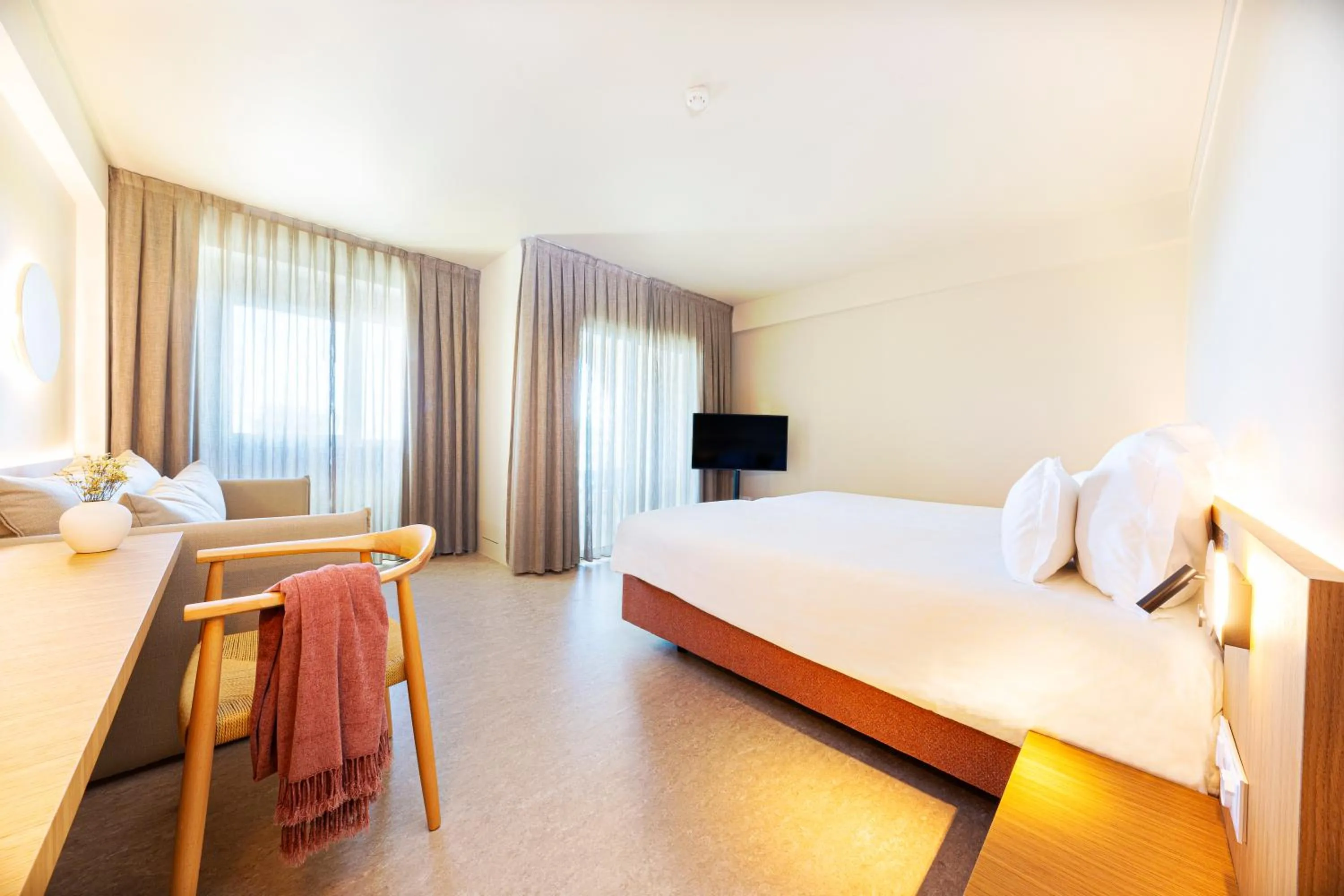 Communal lounge/ TV room, Bed in OZADI Altura Beach Resort - Eurotel Altura