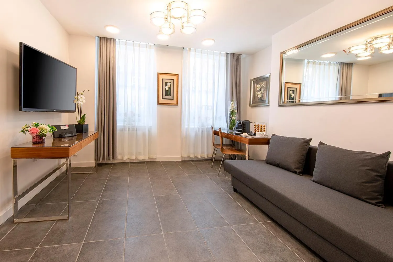 TV and multimedia in City Inn Russell Square