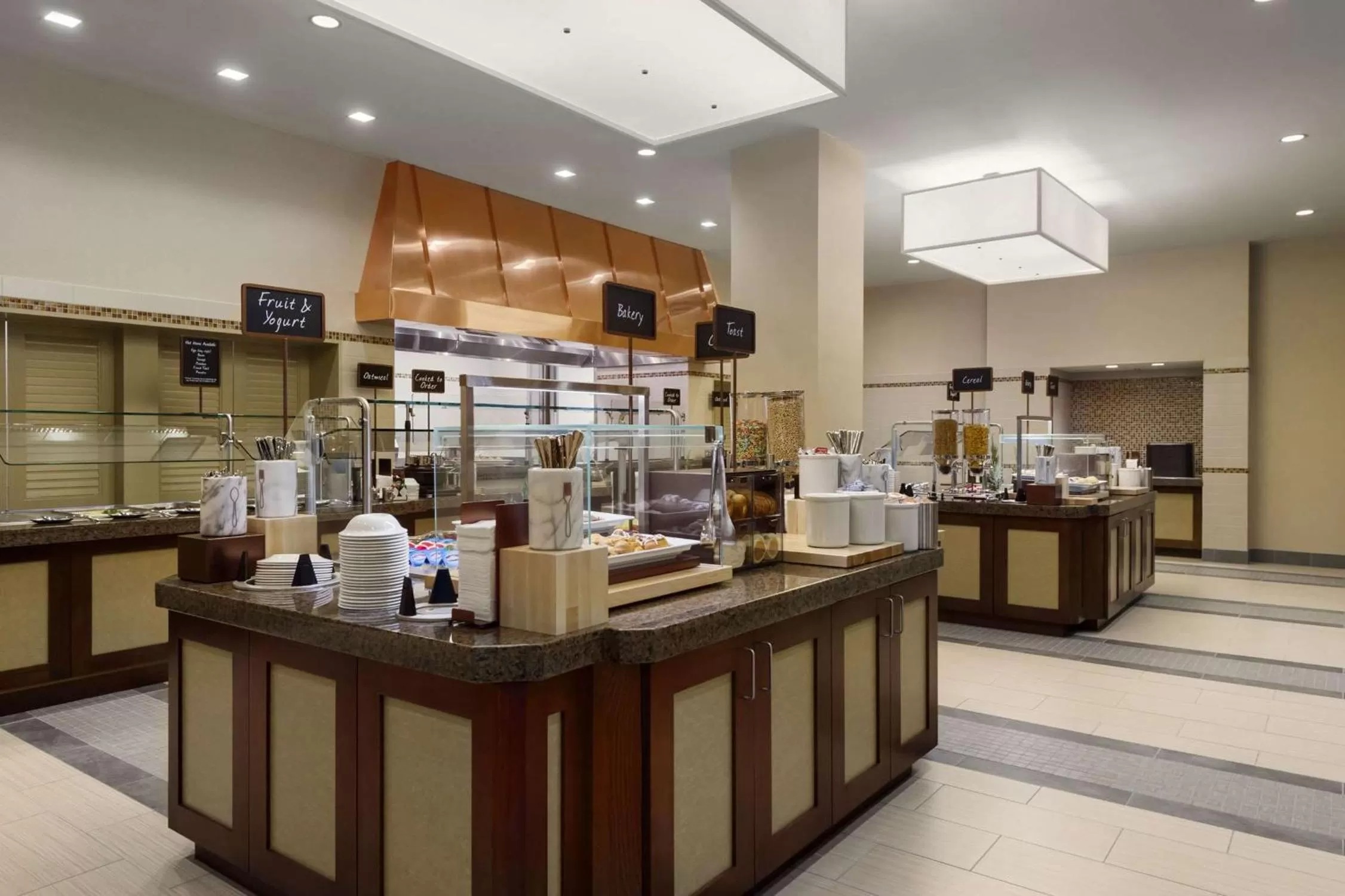 Dining area in Embassy Suites by Hilton Orlando Lake Buena Vista South