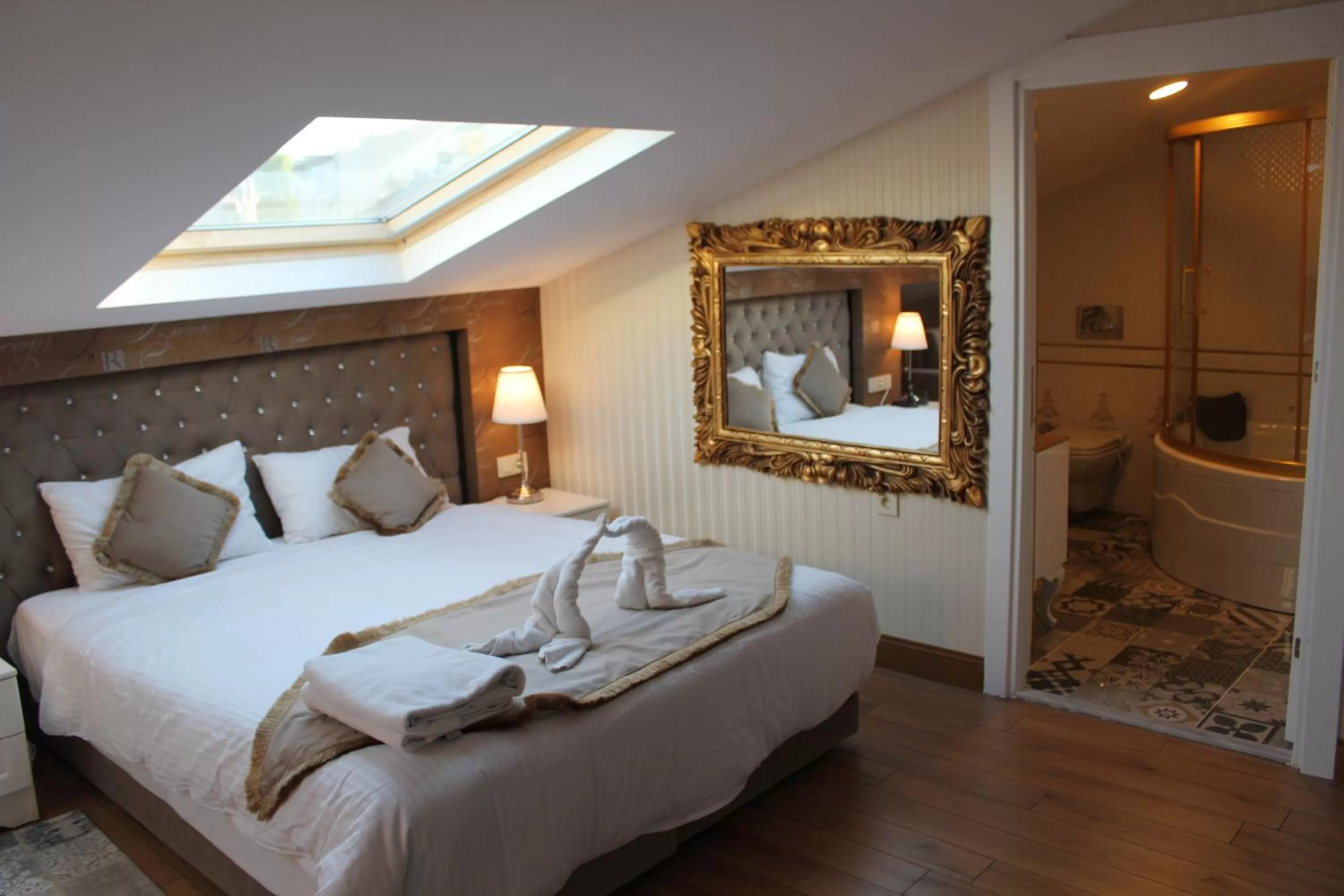 Bedroom, Bed in Diamond Royal Hotel