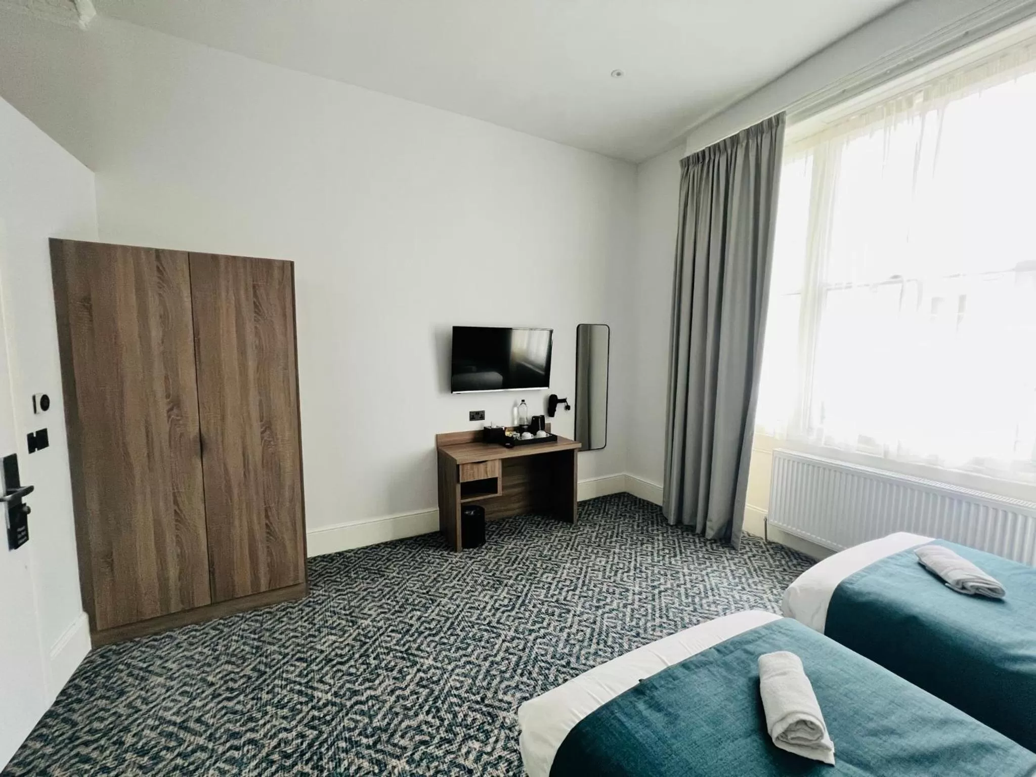 TV and multimedia, TV/Entertainment Center in The J Hyde Park - A Park Avenue Hotel