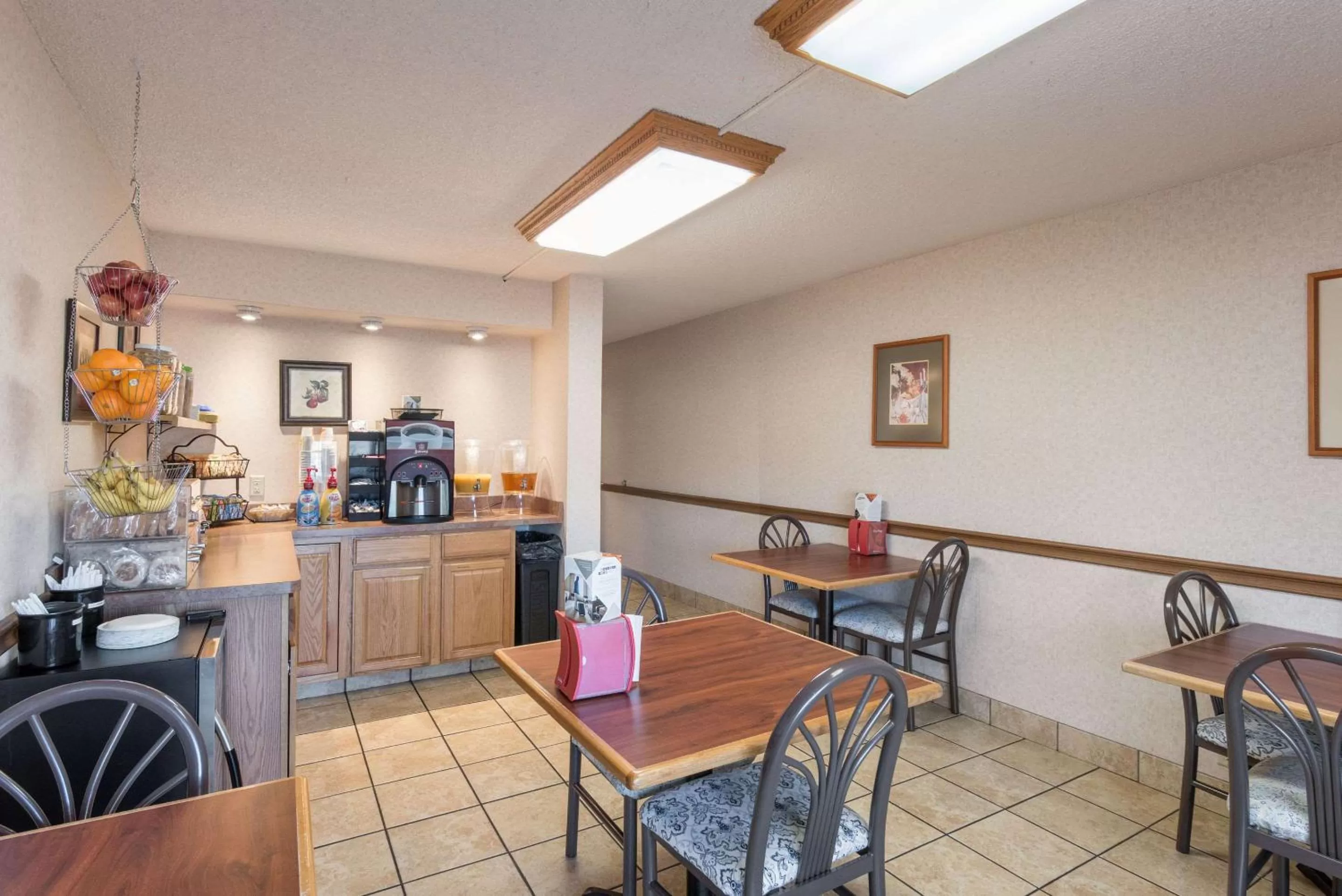 Restaurant/places to eat in Econo Lodge Grand Junction North