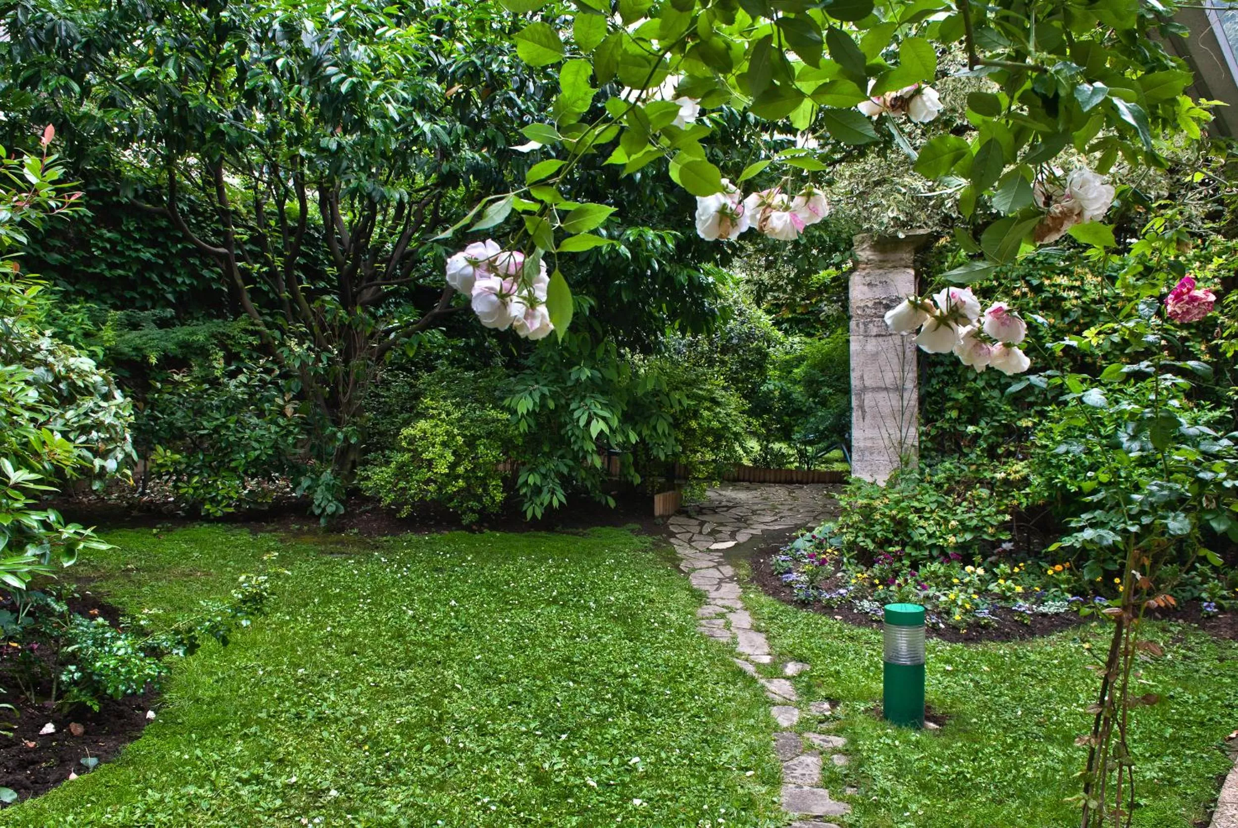 Garden in Abaca Messidor by Happyculture