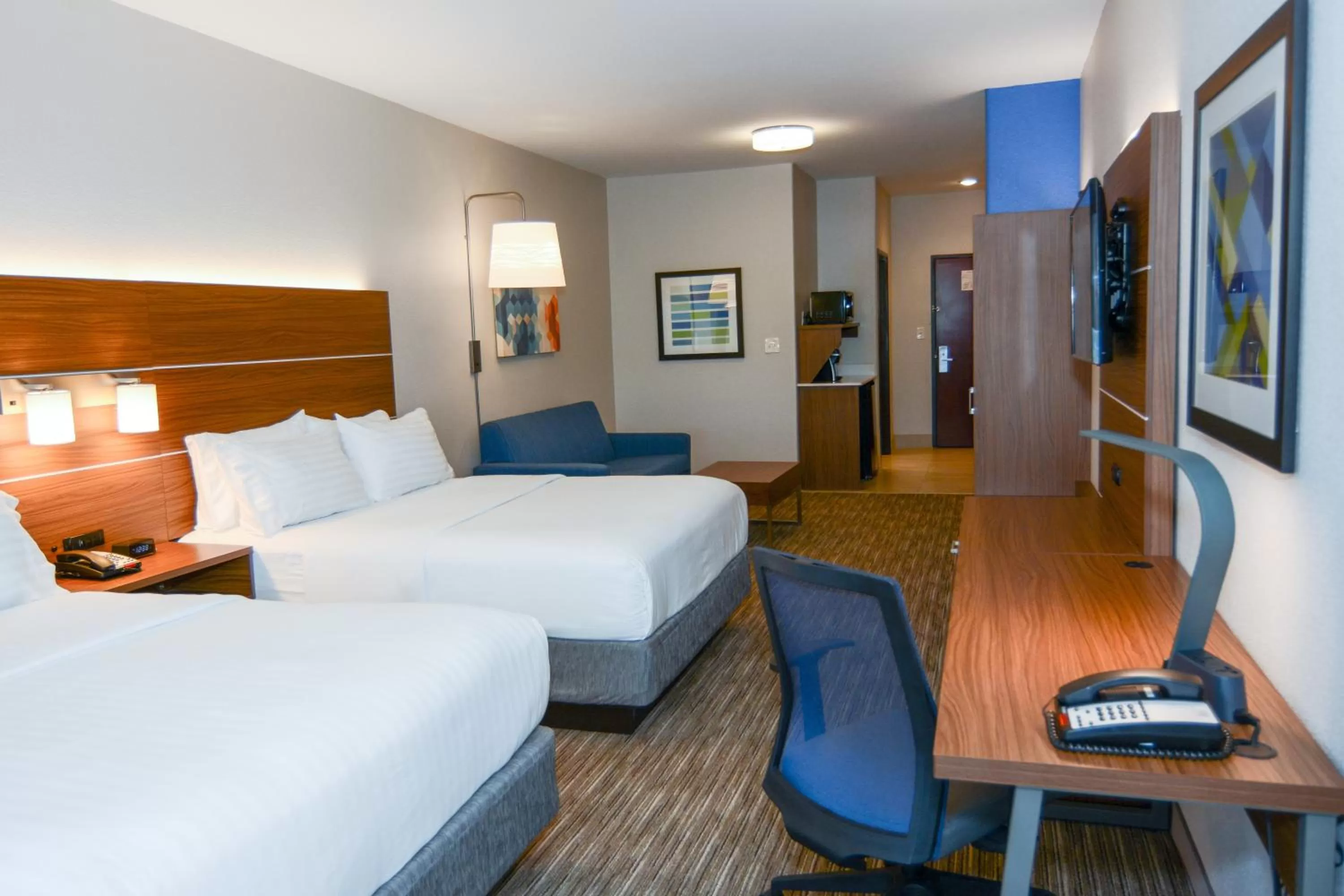 Photo of the whole room, Bed in Holiday Inn Express Hotel & Suites New Boston by IHG