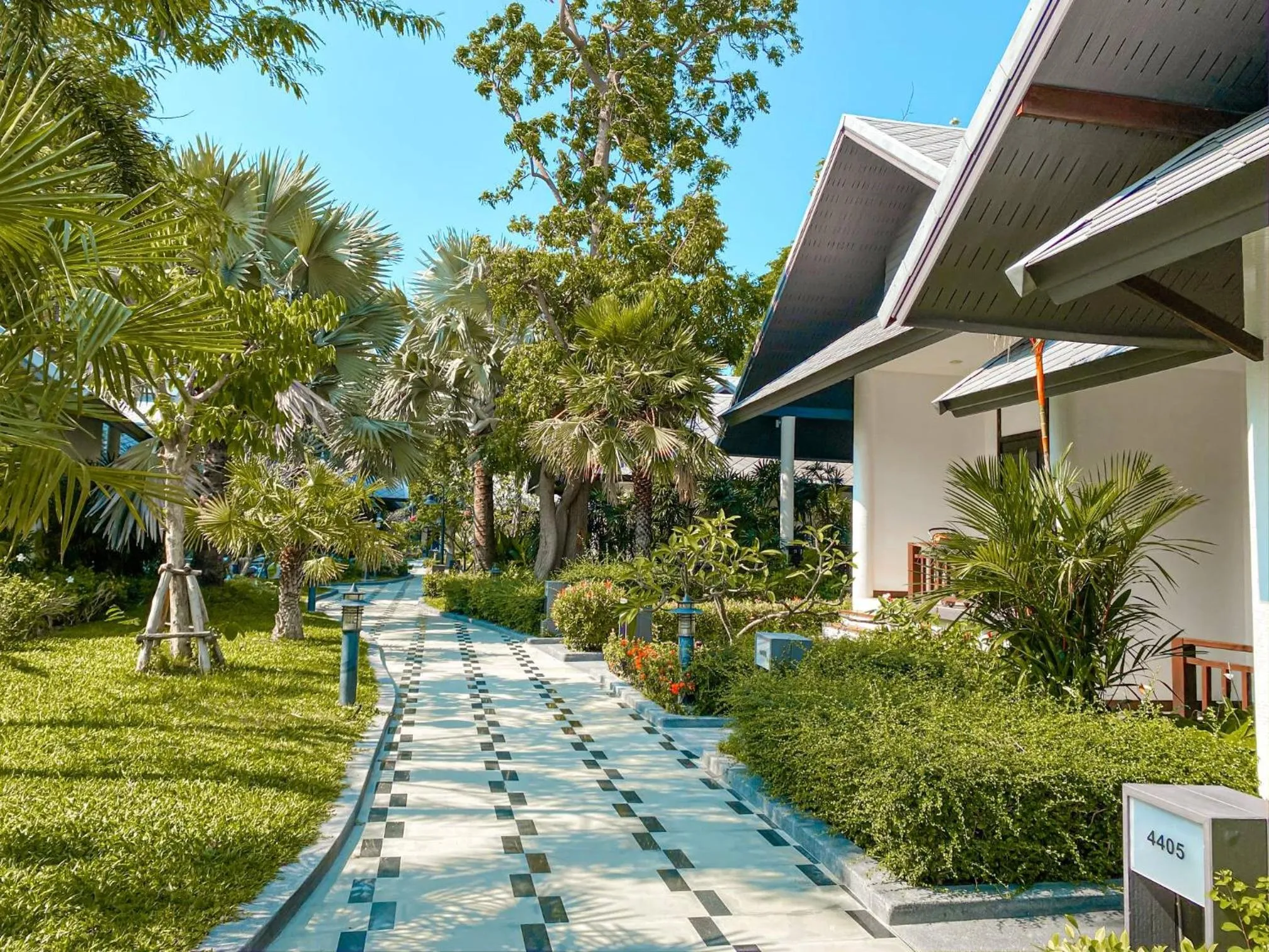 Pets in Long Beach Garden Hotel & Pavilions