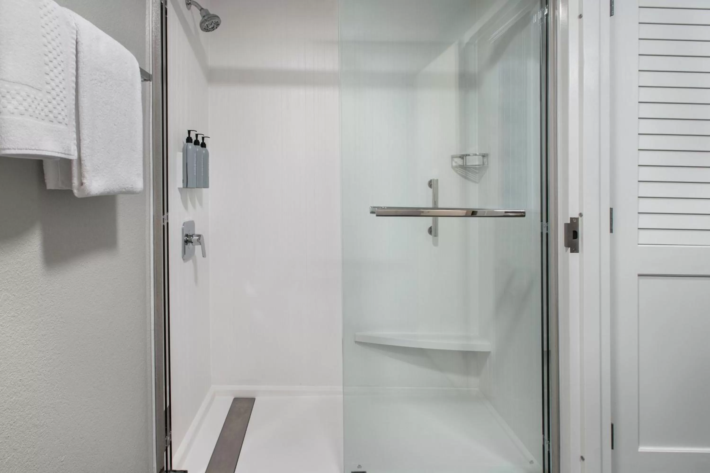 Bathroom in Courtyard By Marriott Baltimore Hunt Valley