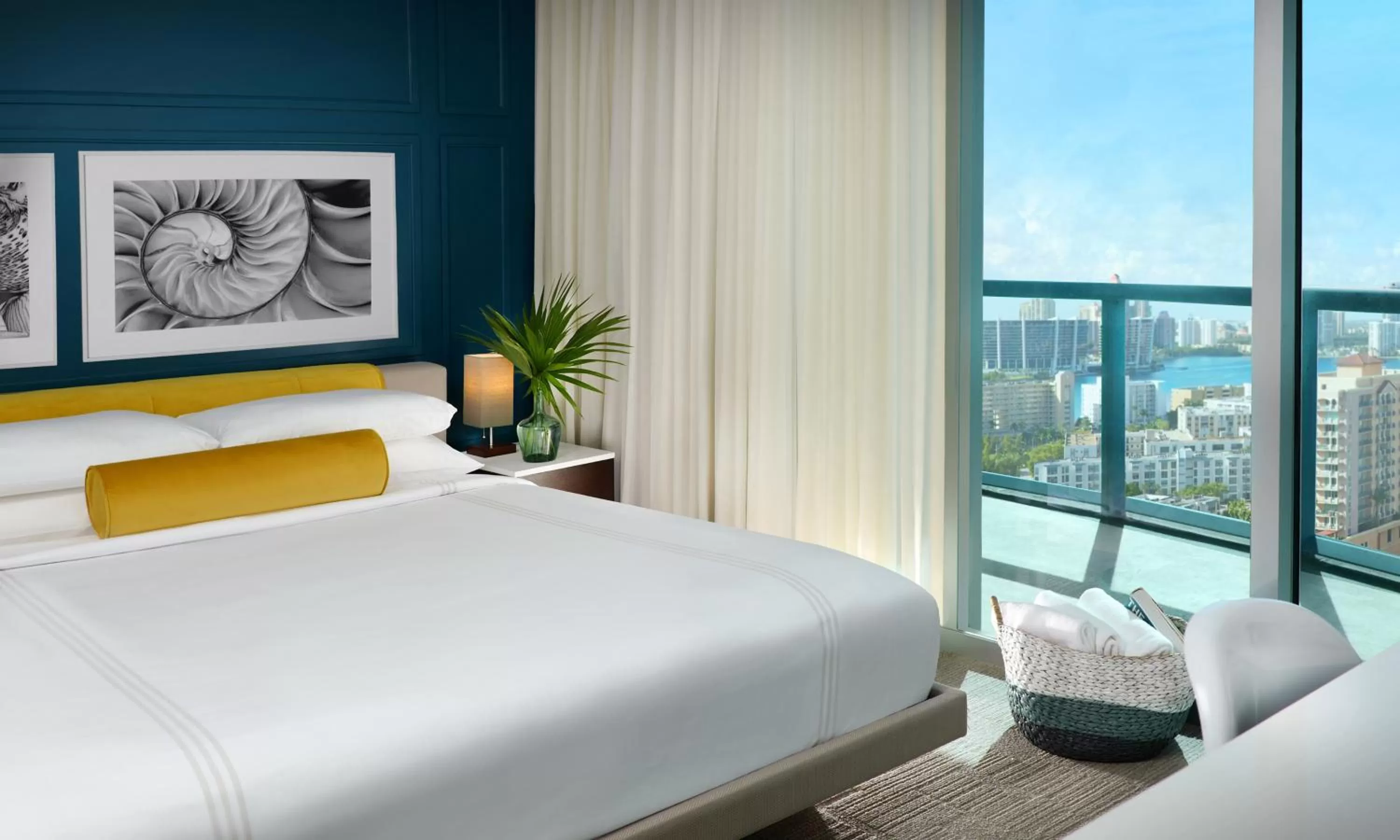 City view, Bed in Sole Miami, A Noble House Resort