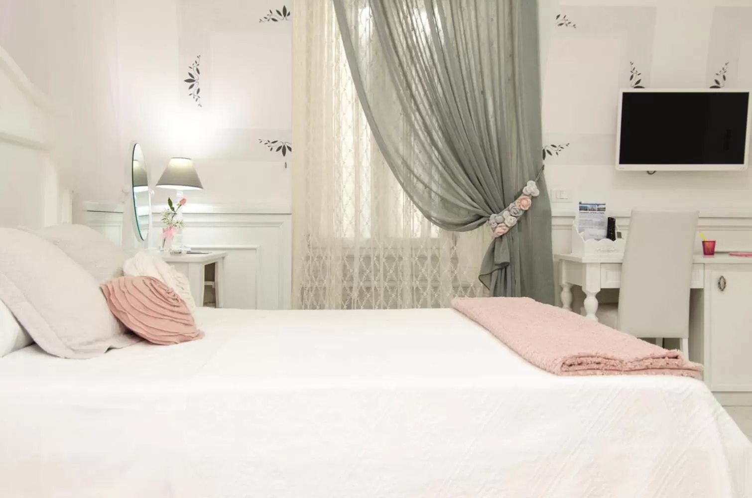 Photo of the whole room in Domus Rosa