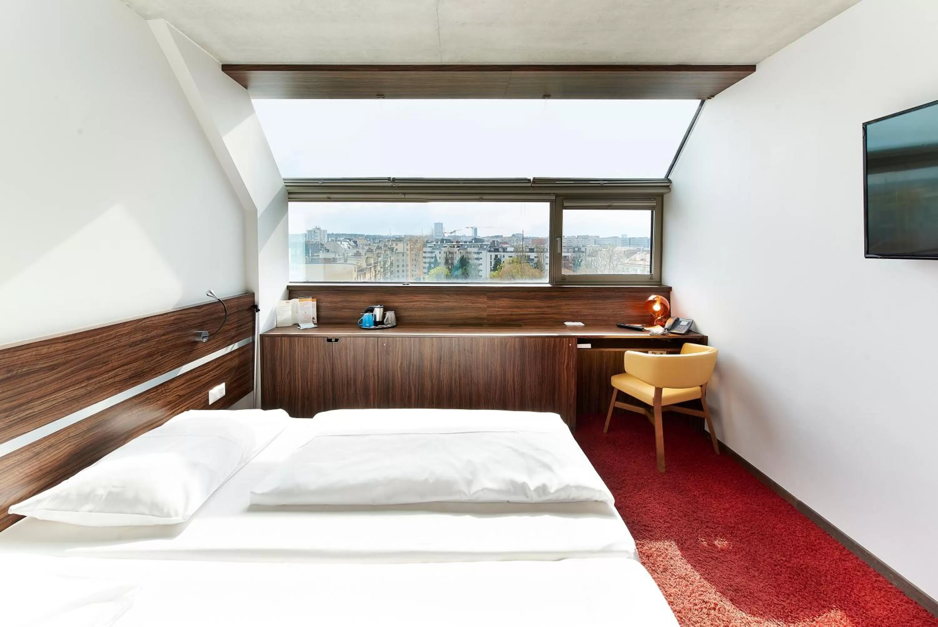 Bed in Simm's Hotel - cityhotel next to Metro U3