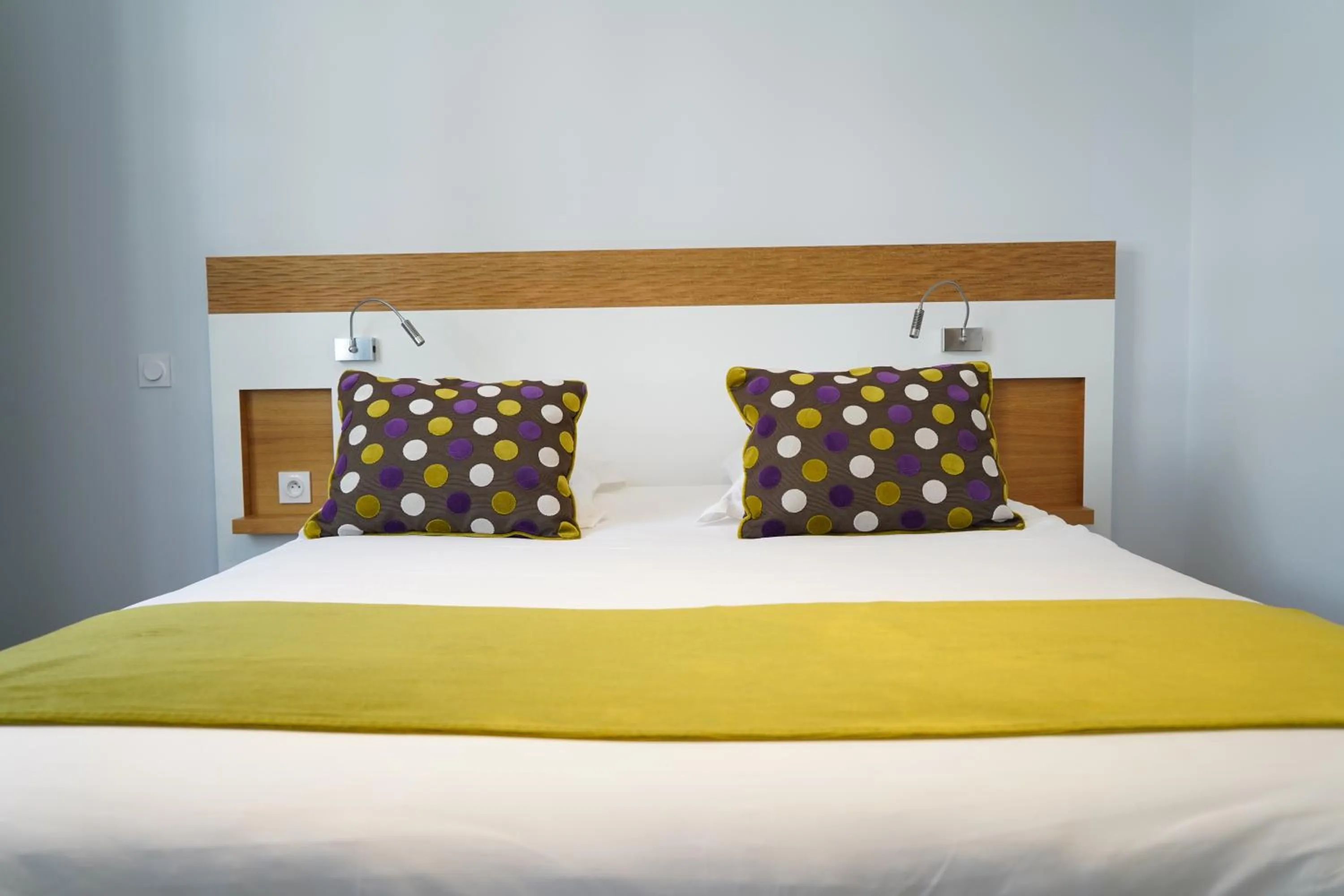 Decorative detail, Bed in Hôtel de Perros, The Originals Boutique