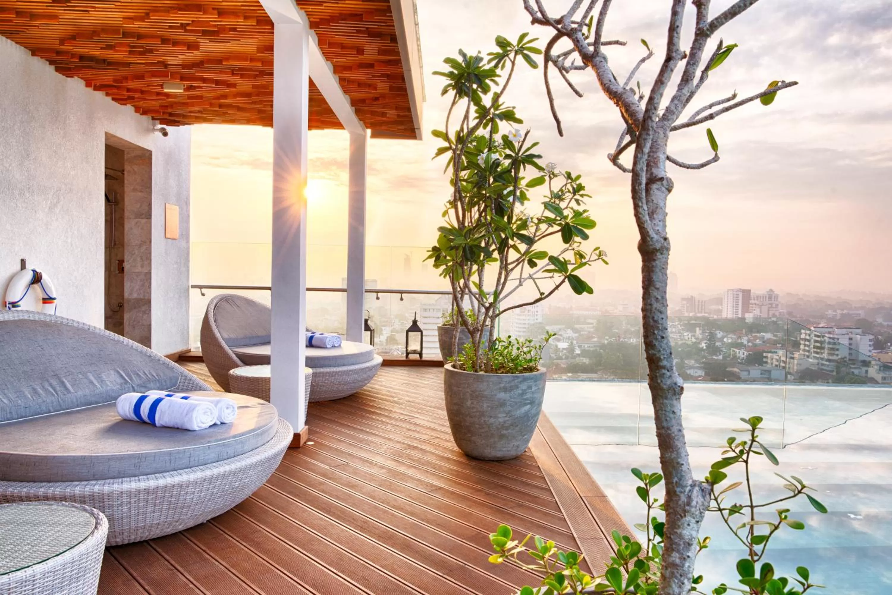 City view in Jetwing Colombo Seven