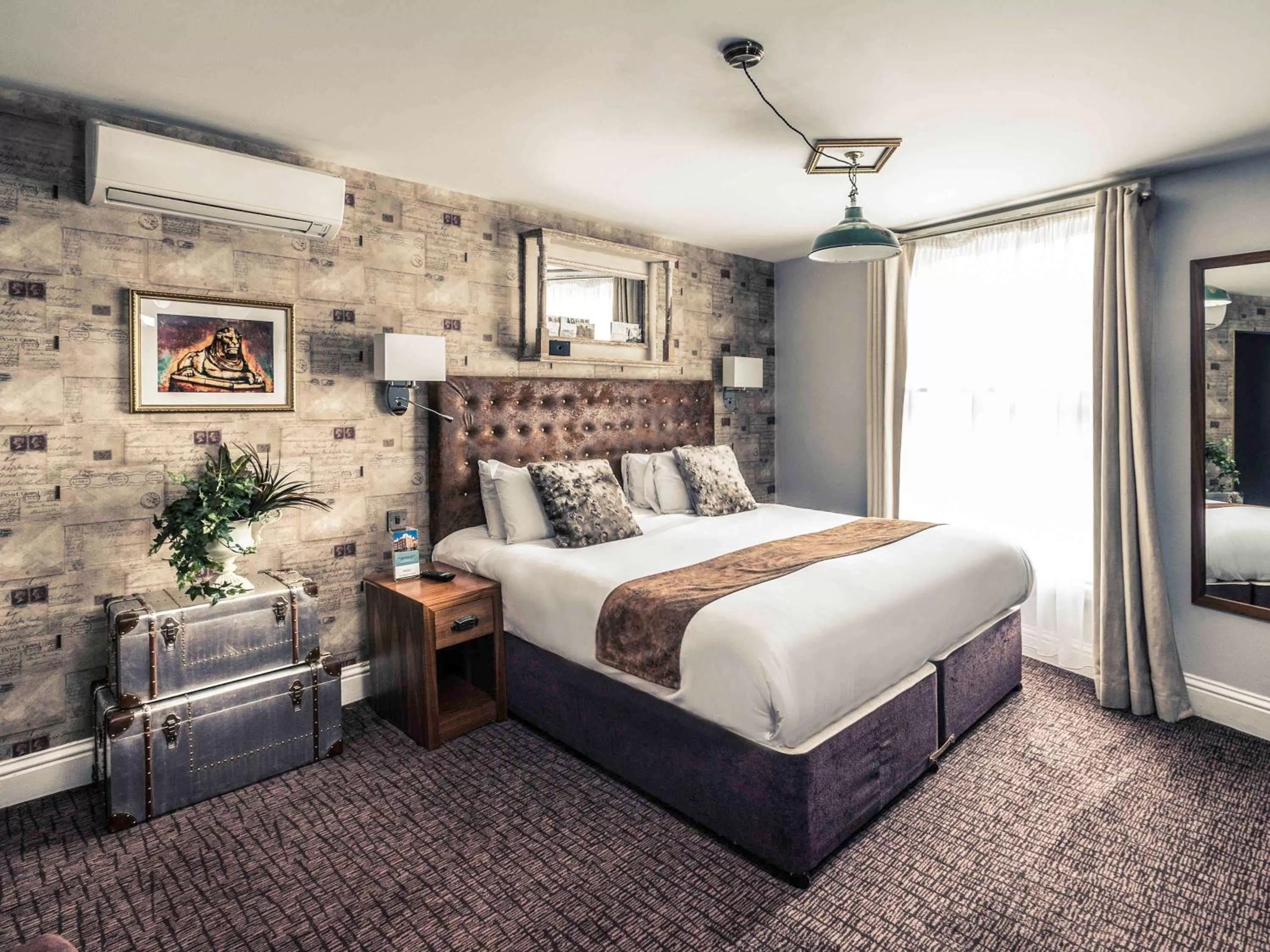 Photo of the whole room, Bed in Mercure Nottingham City Centre Hotel