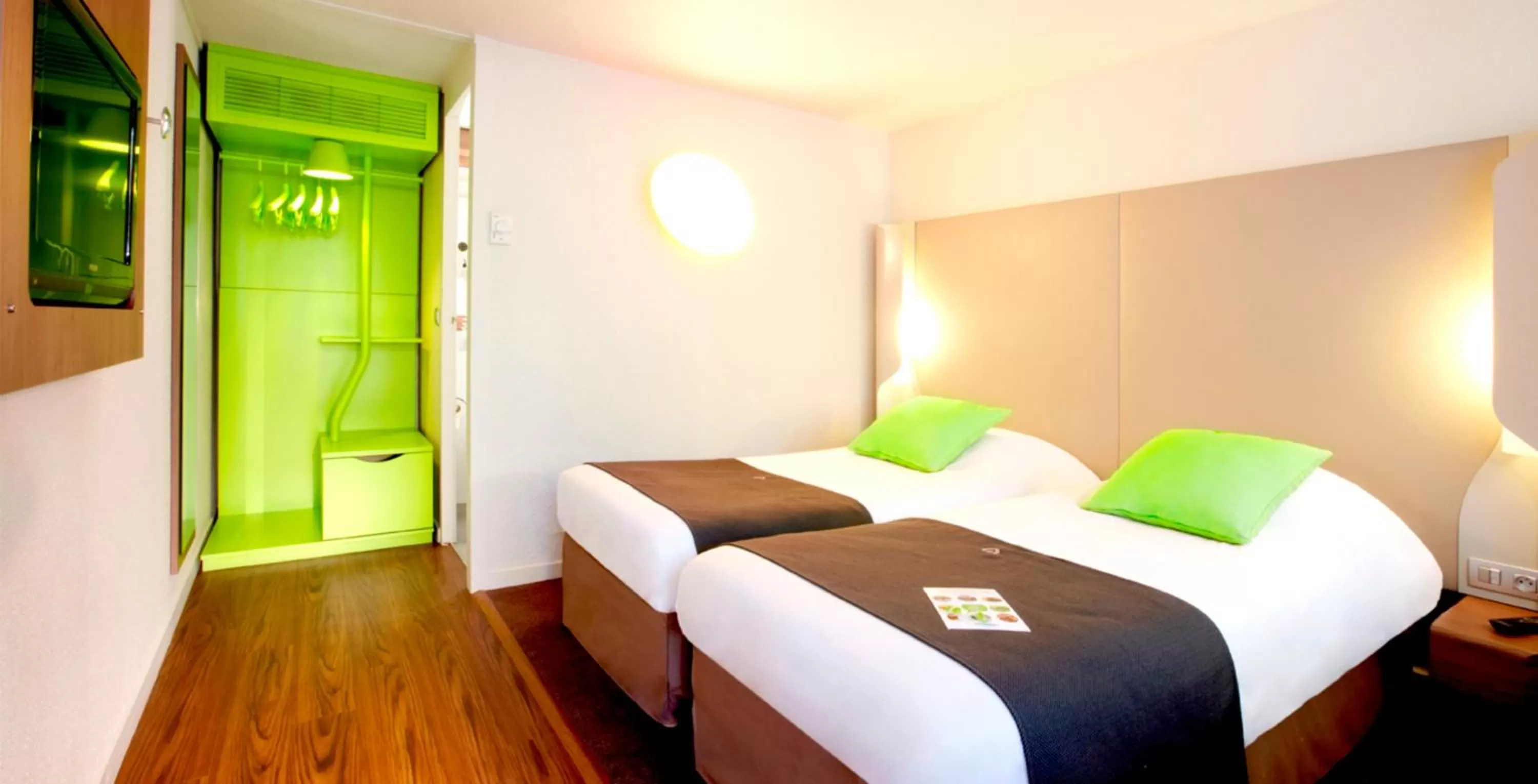 Standard Twin Room in Campanile Chartres