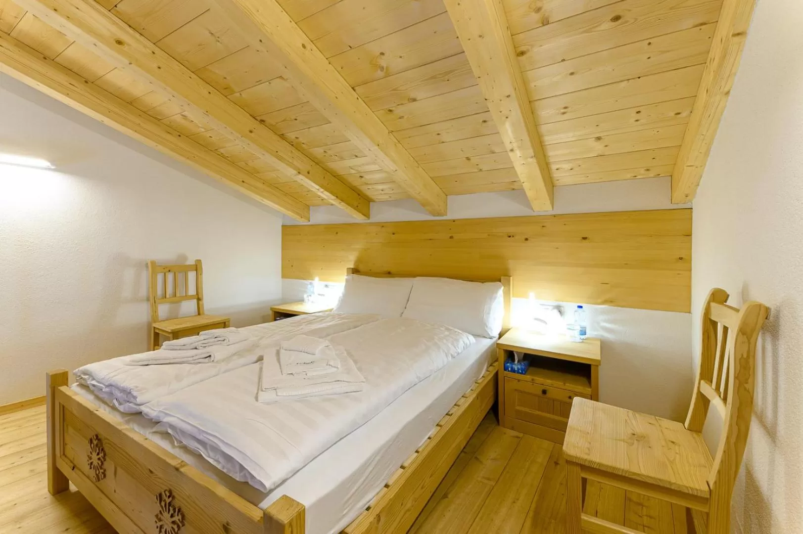 Bedroom, Bed in Hotel Centrale, Typically Swiss