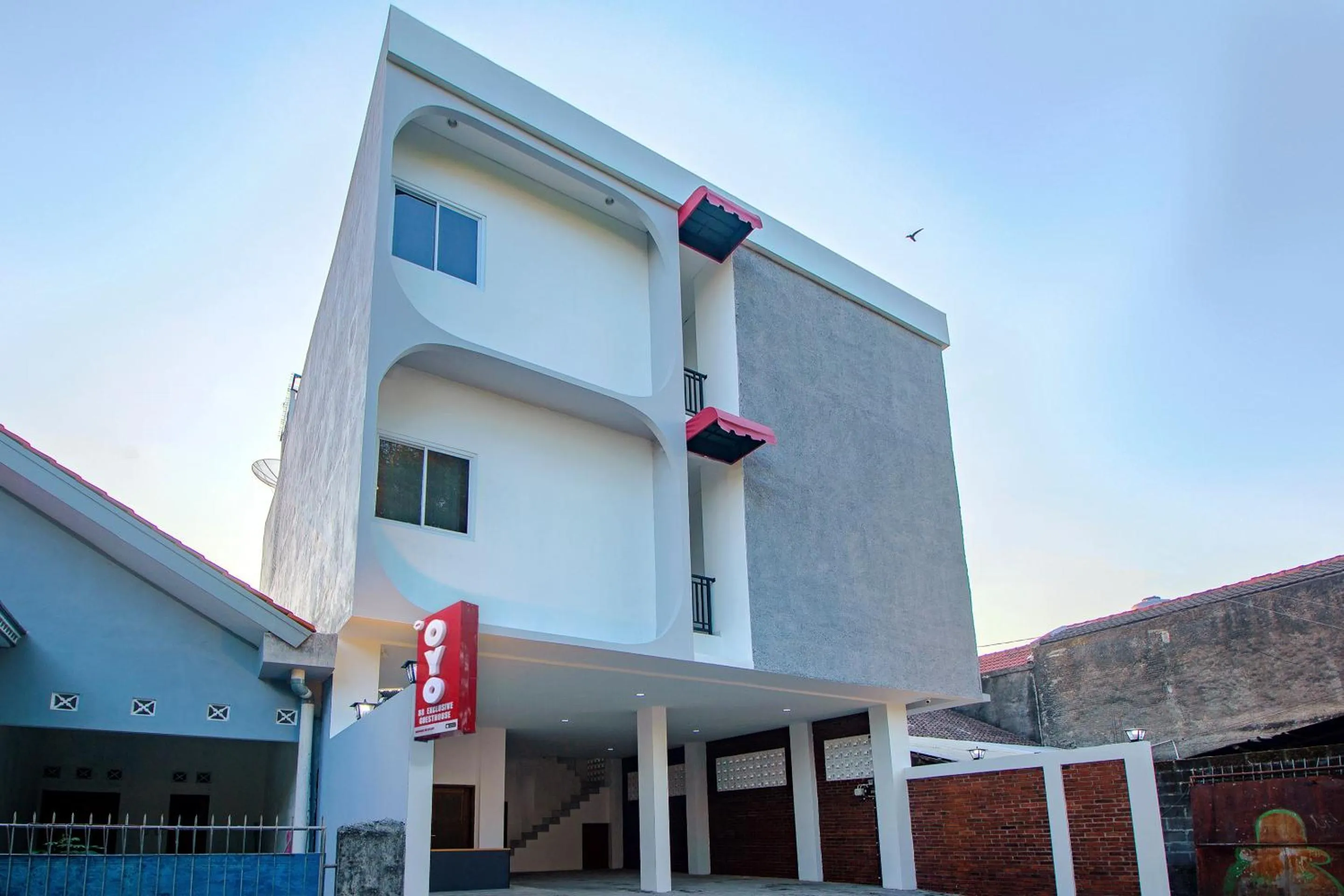 Property building in Hotel O 88 Exclusive Guesthouse