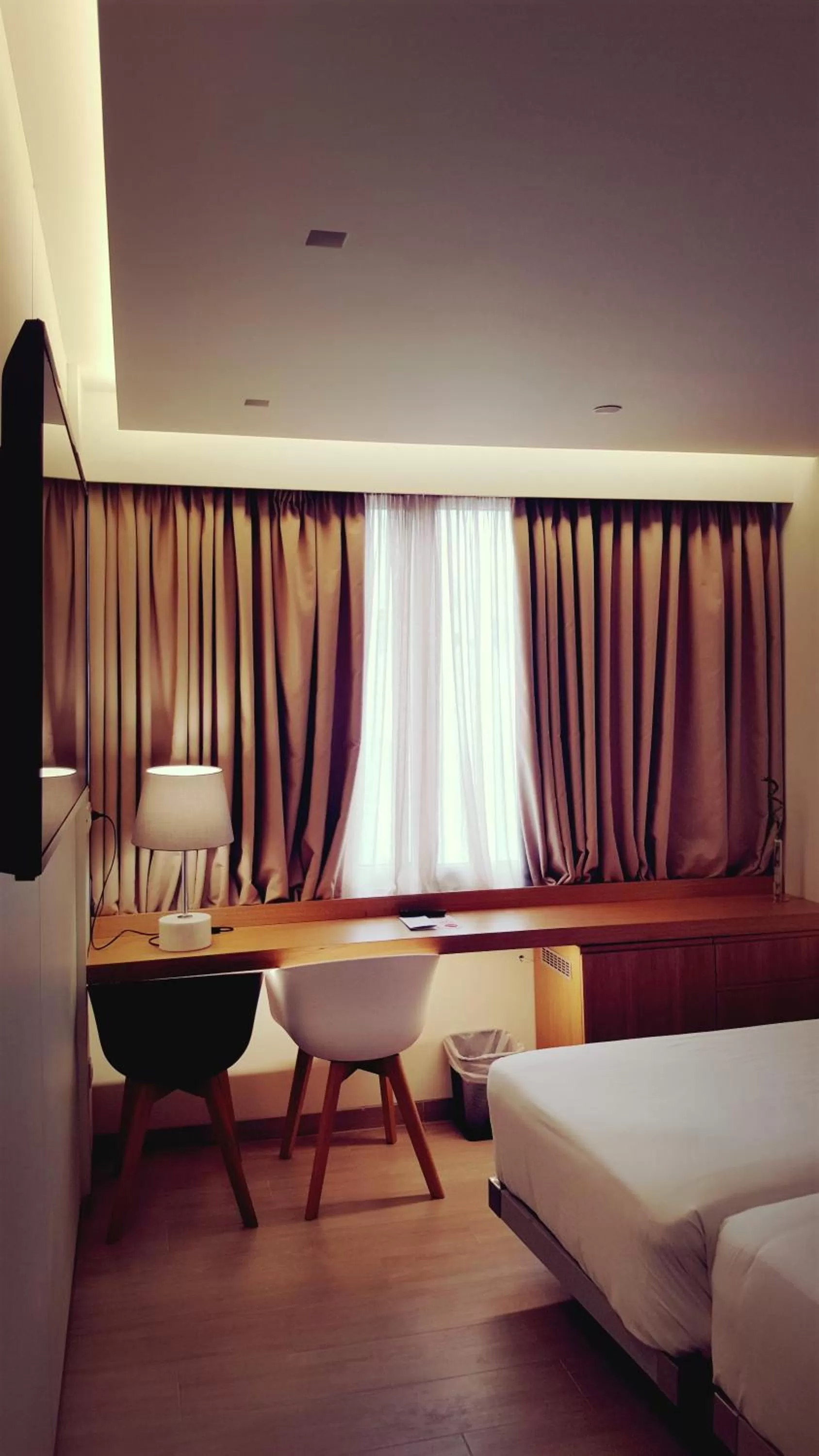 Seating area, Bed in Dorian Inn - Sure Hotel Collection by Best Western