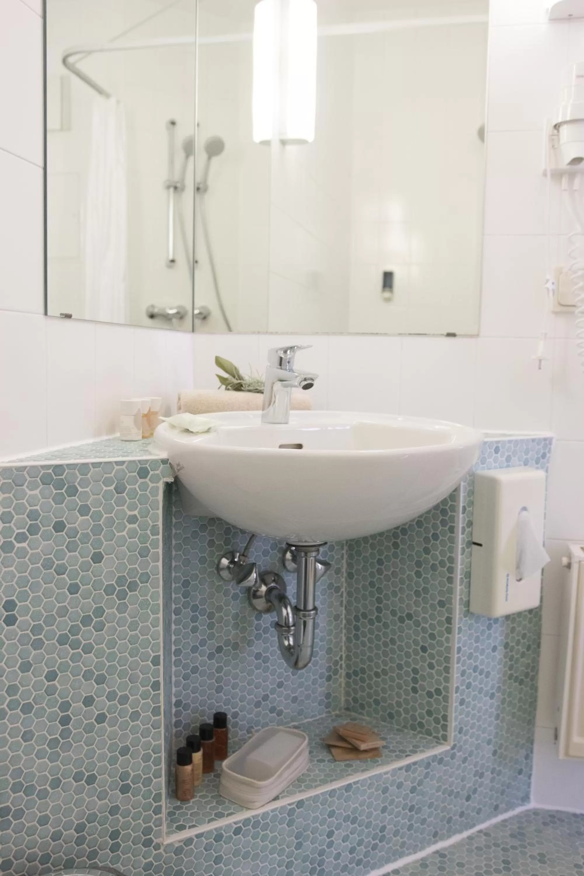 Shower, Bathroom in Landhotel Kräuterbergl Kreischa