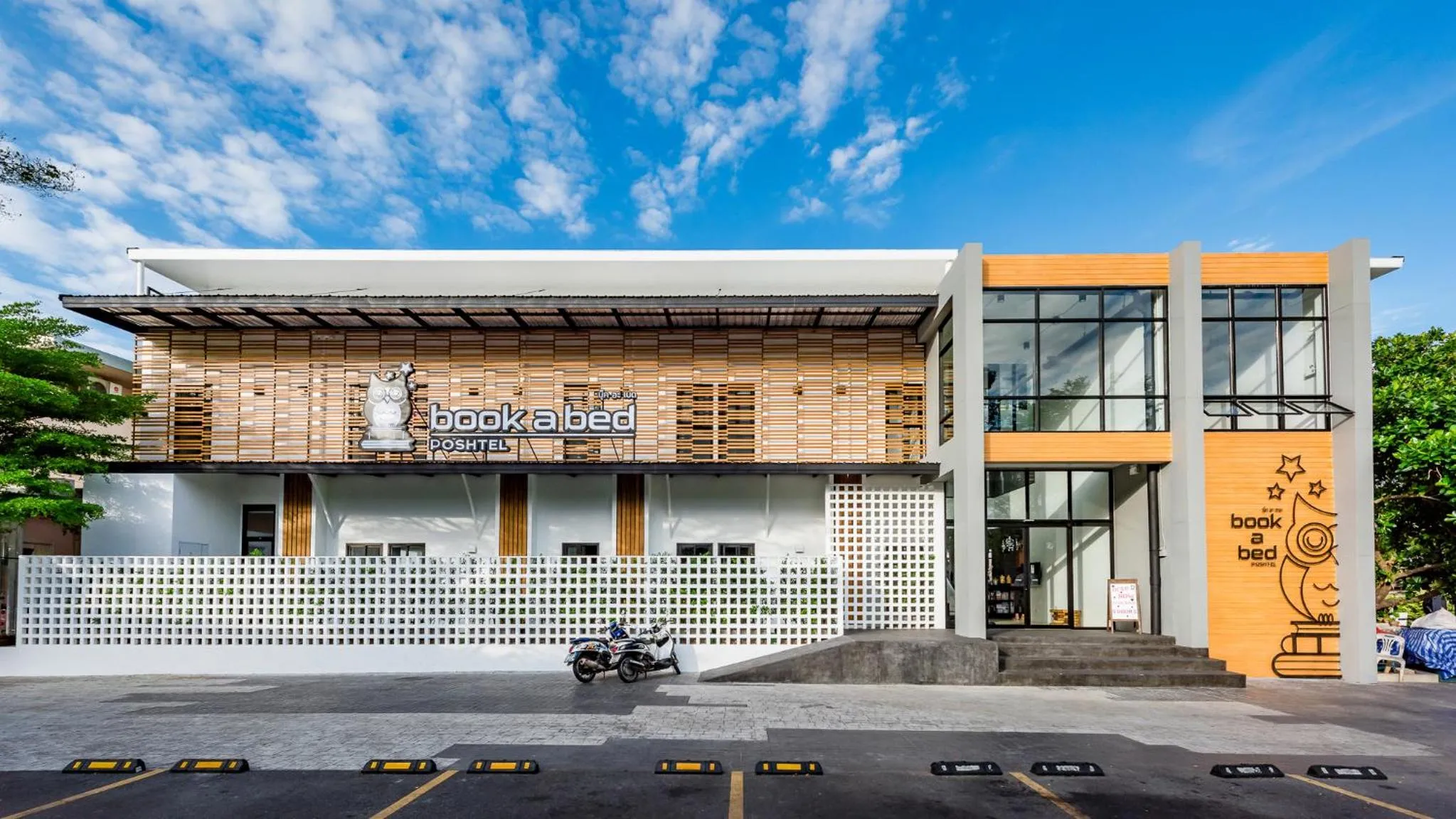 Facade/entrance in Book a Bed Poshtel - SHA Plus