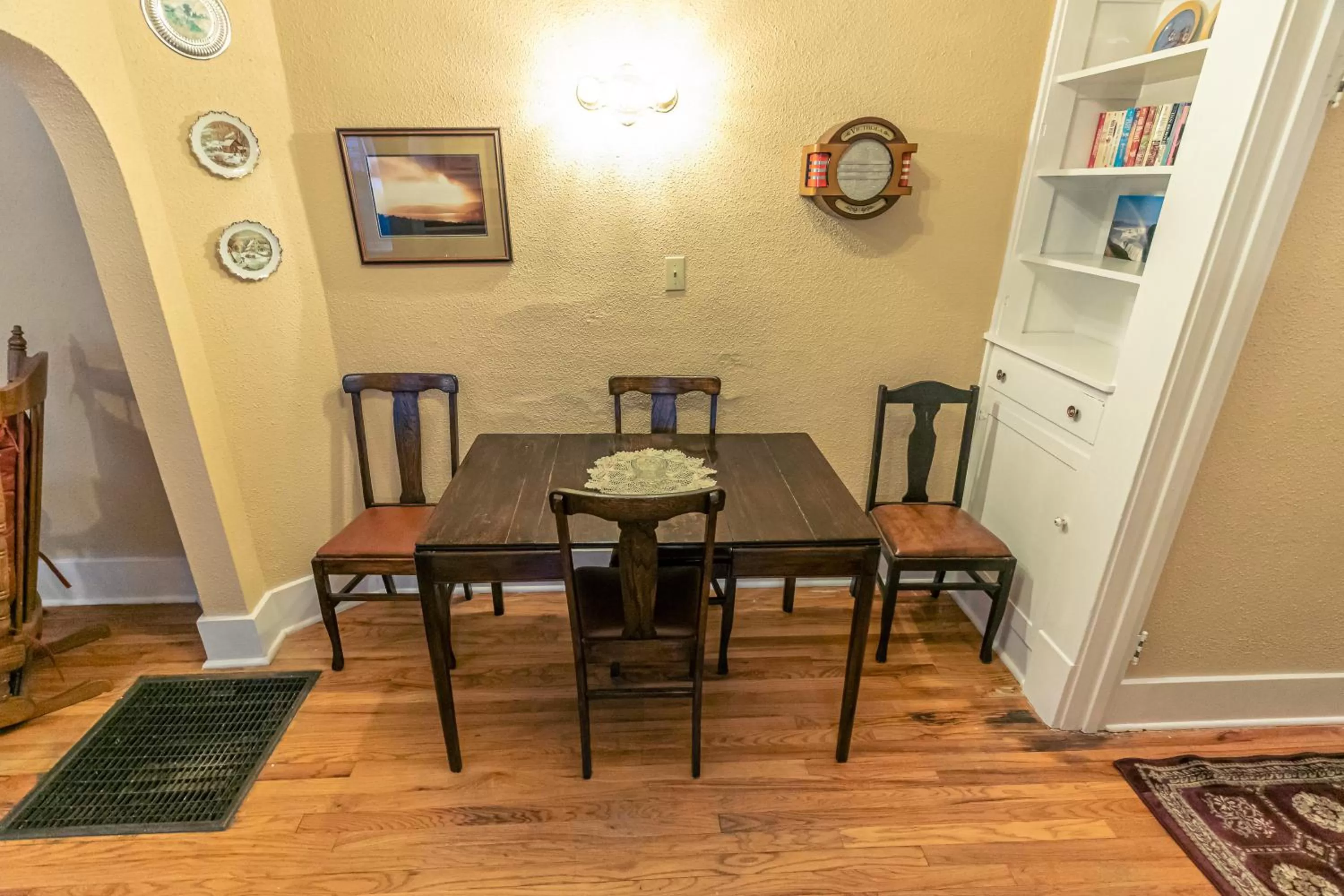 Dining Area in 1899 Inn