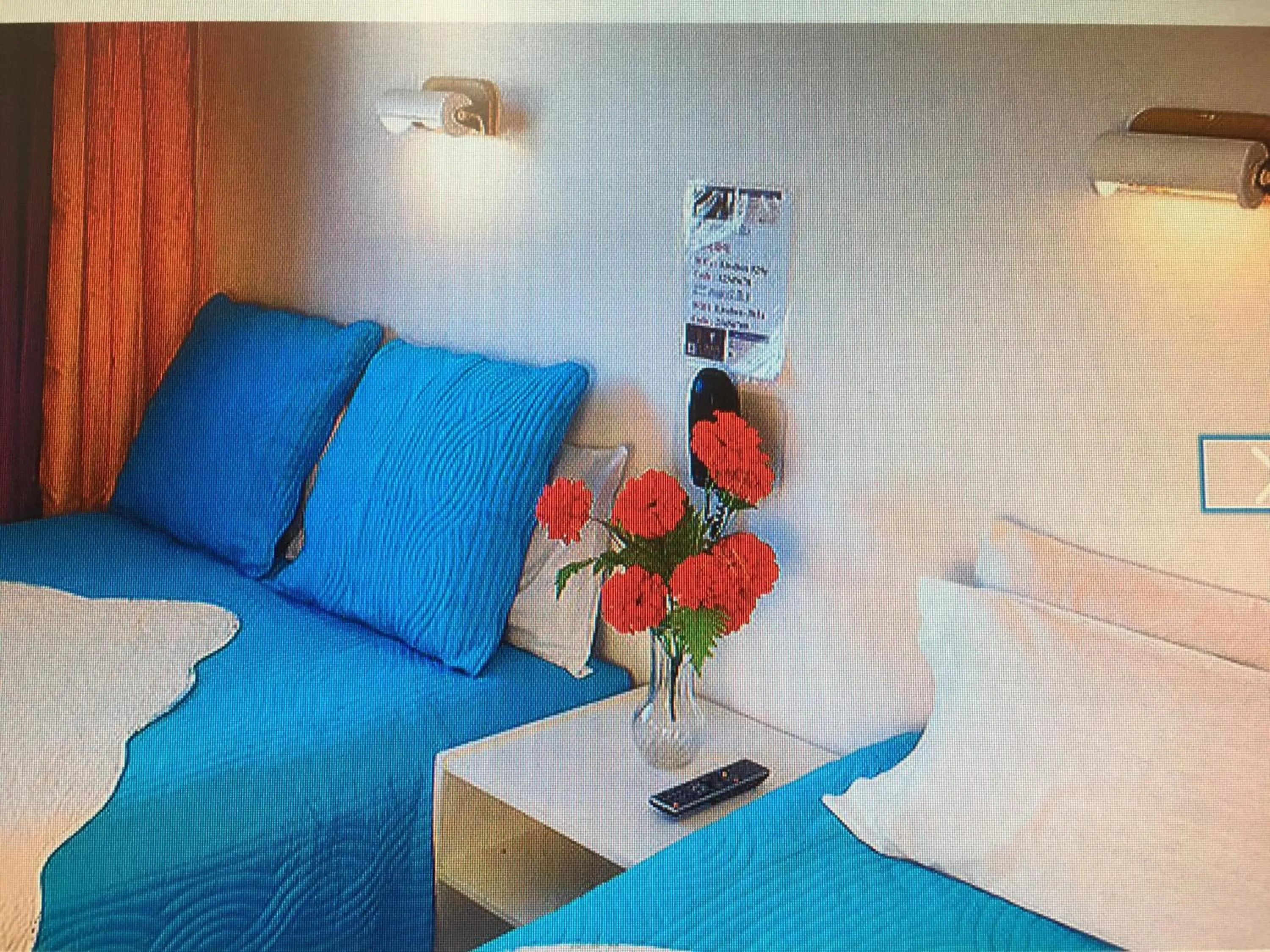 Bed in Hotel Paris Star