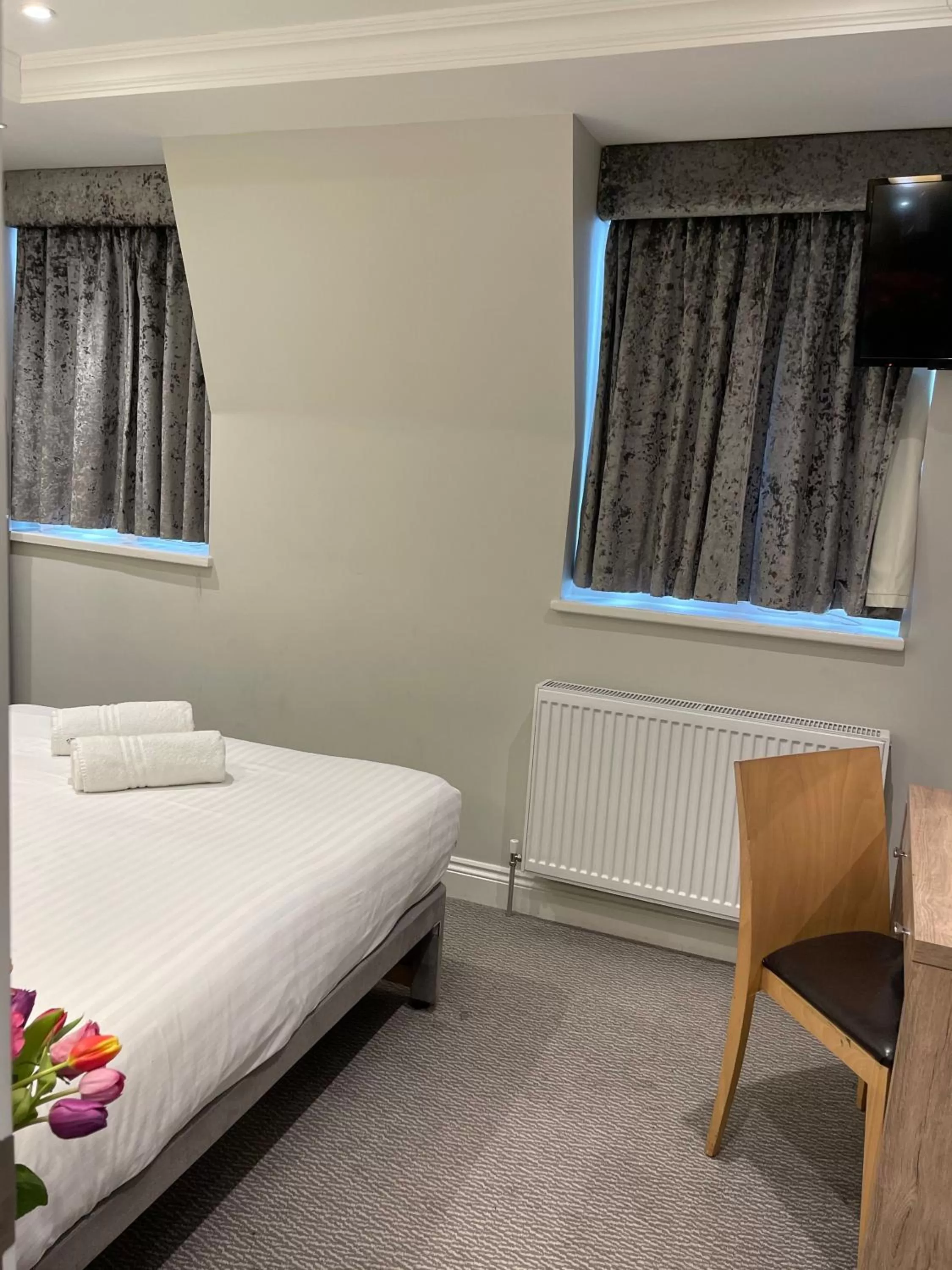 Bed in Best Western Buckingham Palace Rd