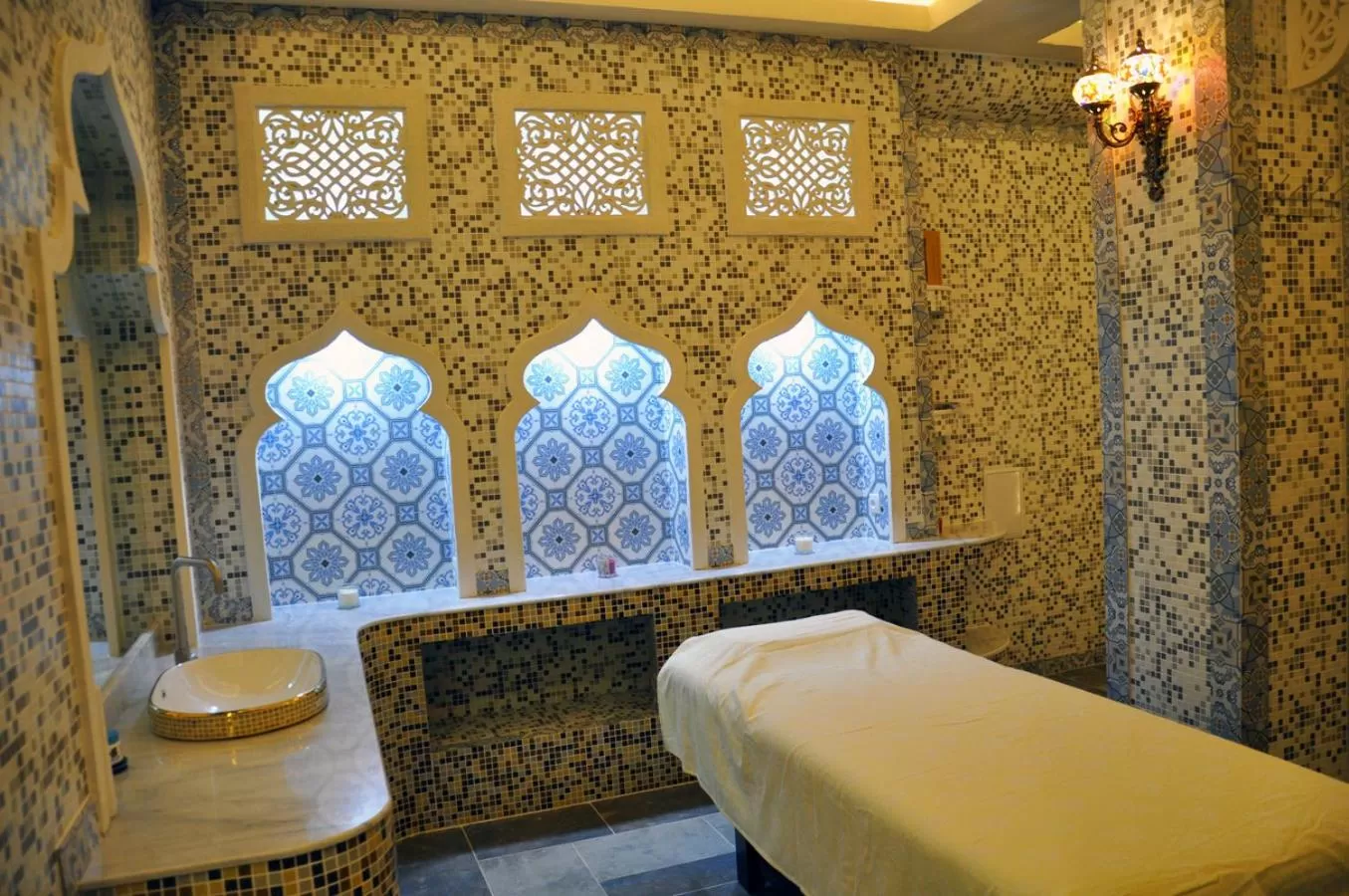 Spa and wellness centre/facilities, Bed in Parliament Palace Hotel