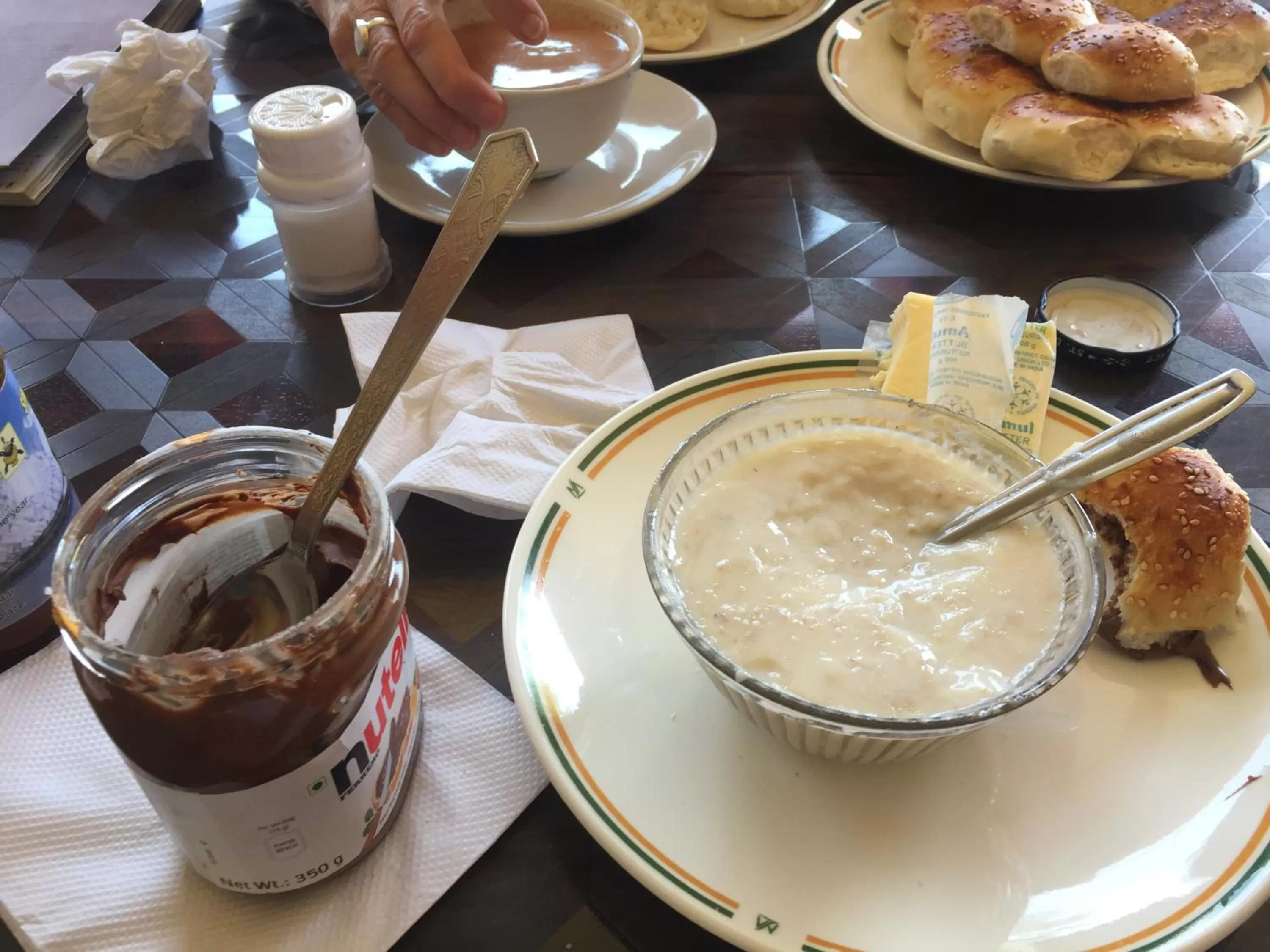 Restaurant/places to eat in Hotel Crescent