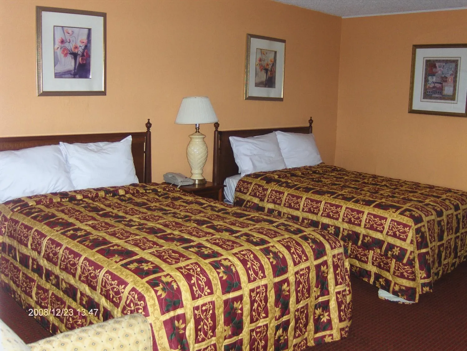 Bed in Parkway Inn Philadelphia Airport