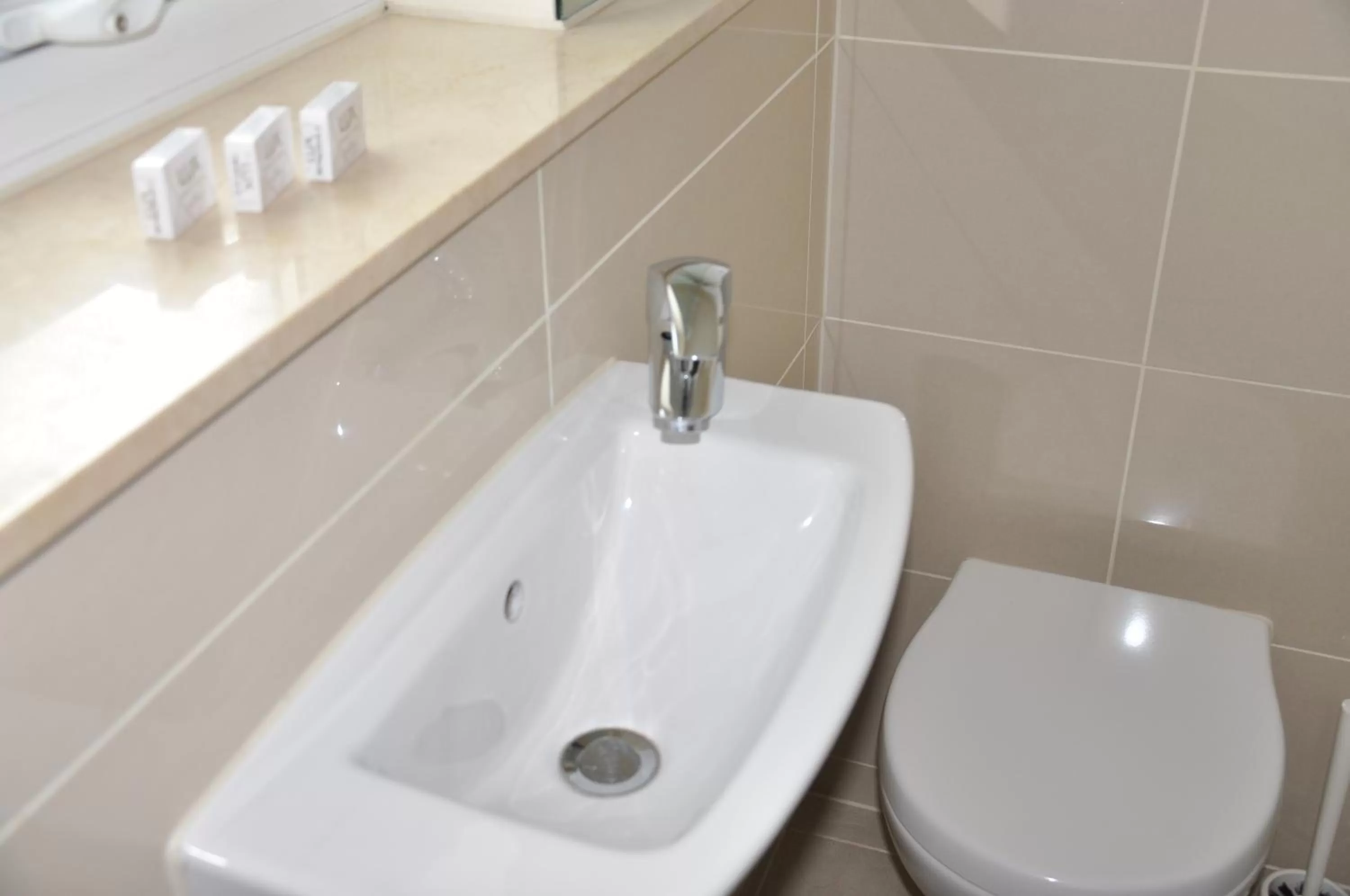 Bathroom in Queens Hotel