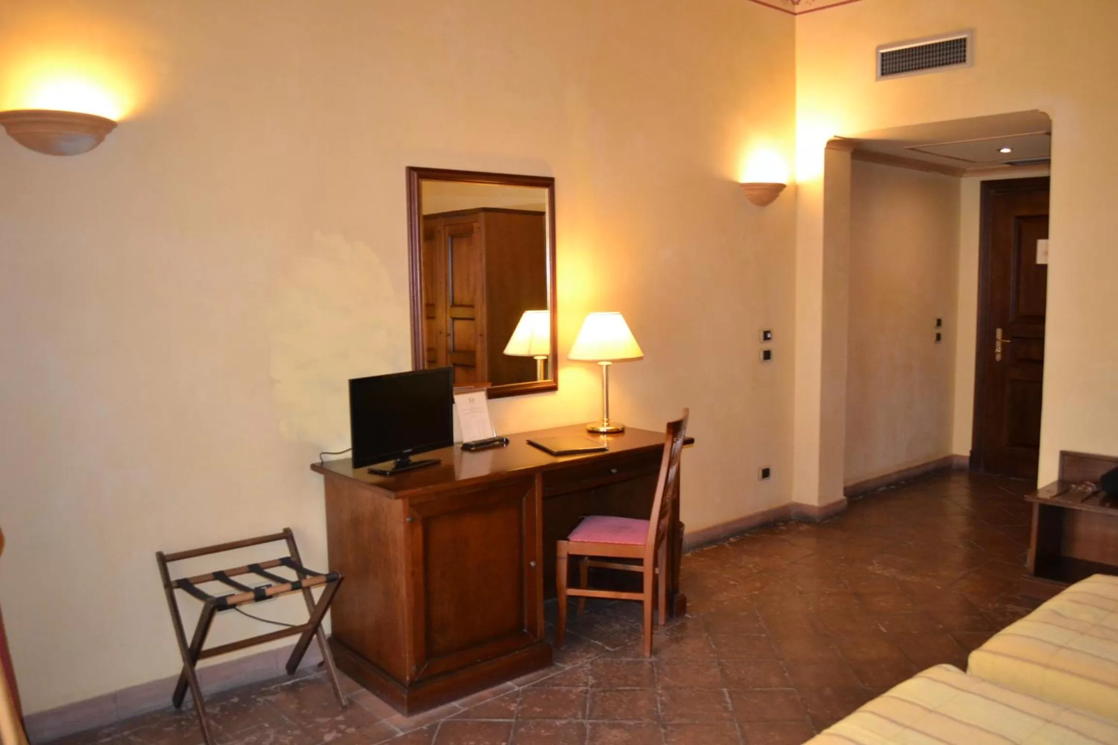 Bedroom, Bed in Hotel La Ville