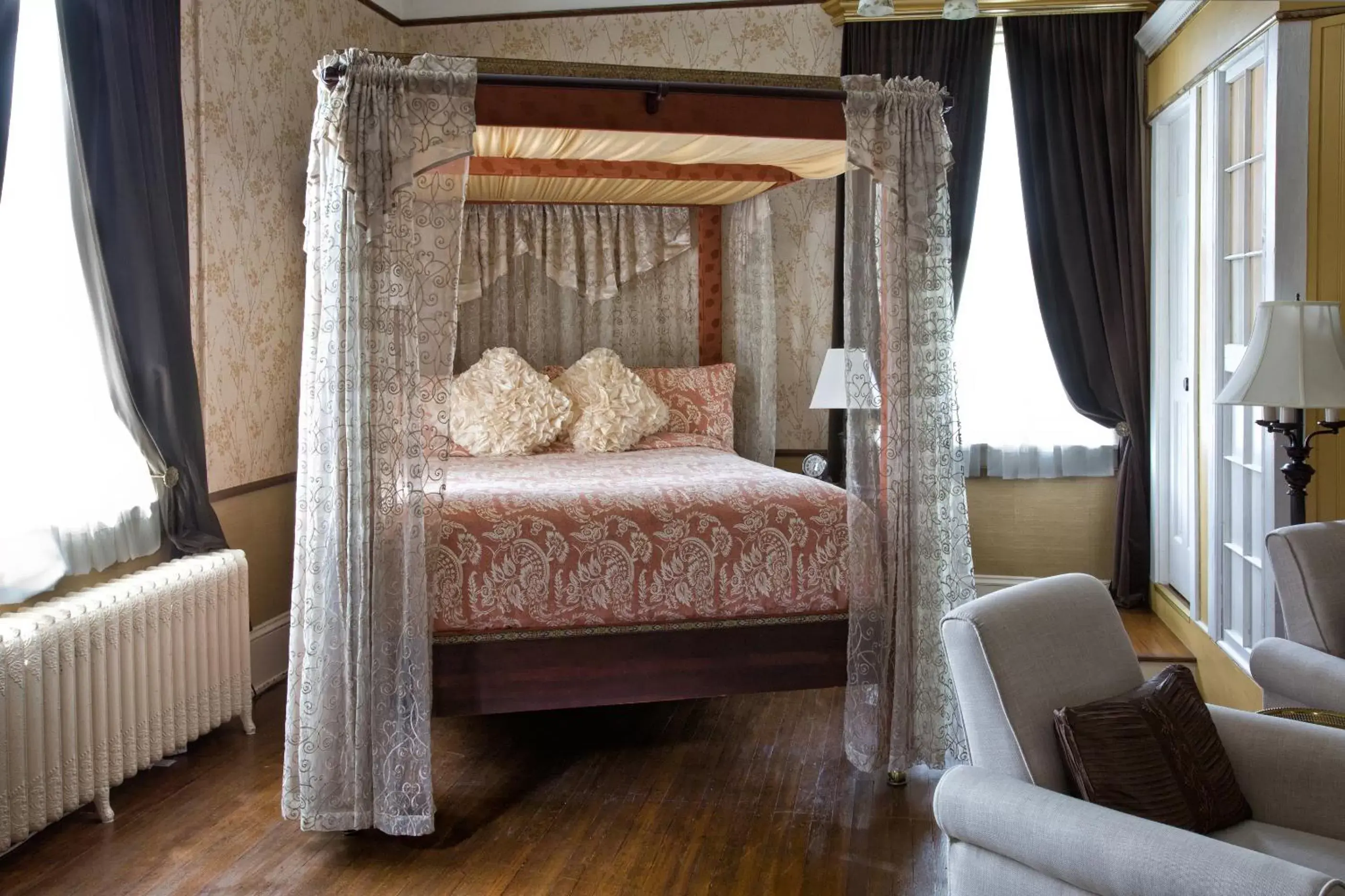 Glenda in The Reynolds Mansion Glenda in The Reynolds Mansion