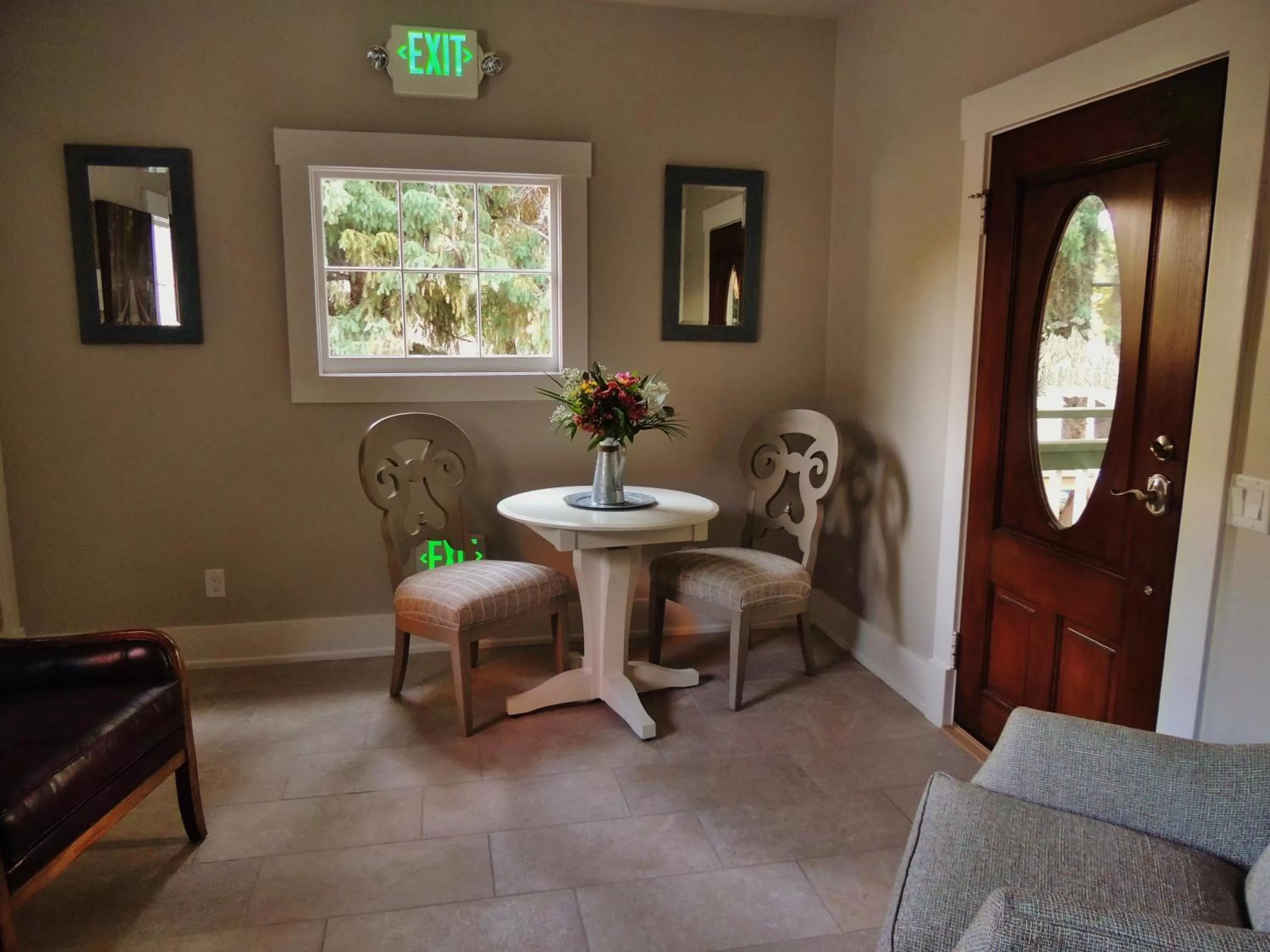 Lobby or reception, Dining Area in Huff House Inn and Cabins