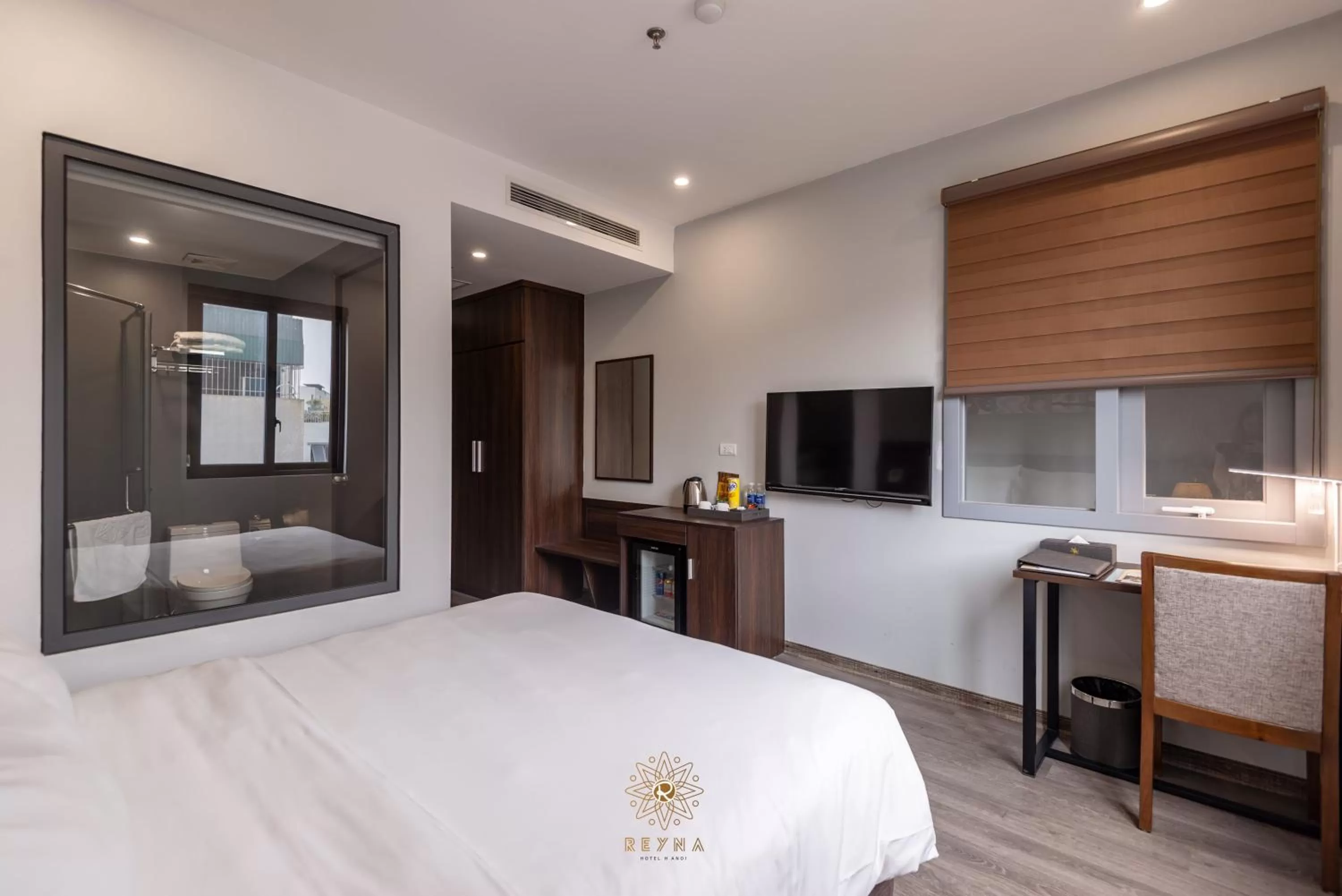 TV and multimedia, Bed in Reyna Hotel Hanoi & Spa