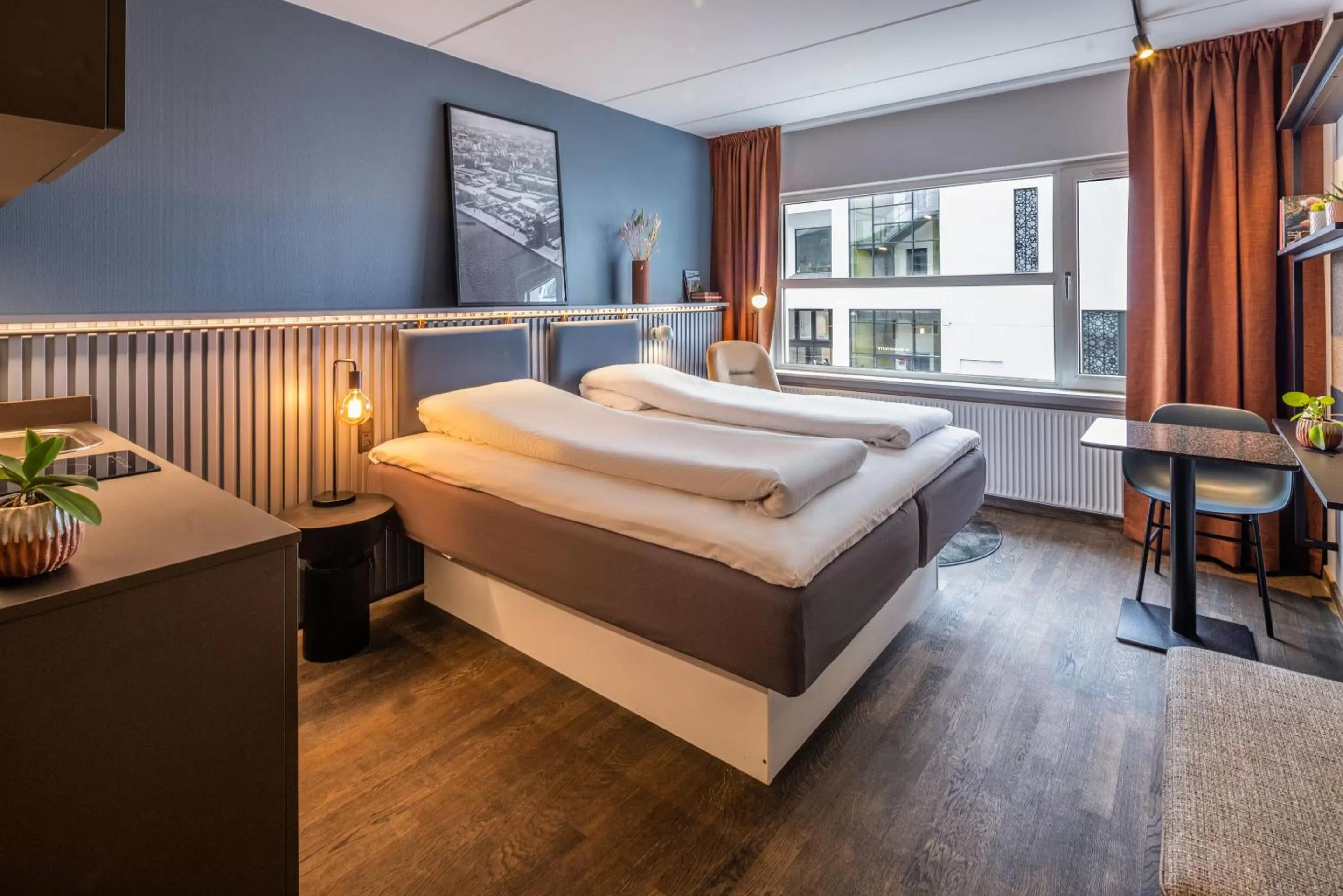 Photo of the whole room, Bed in Pier 5 Hotel