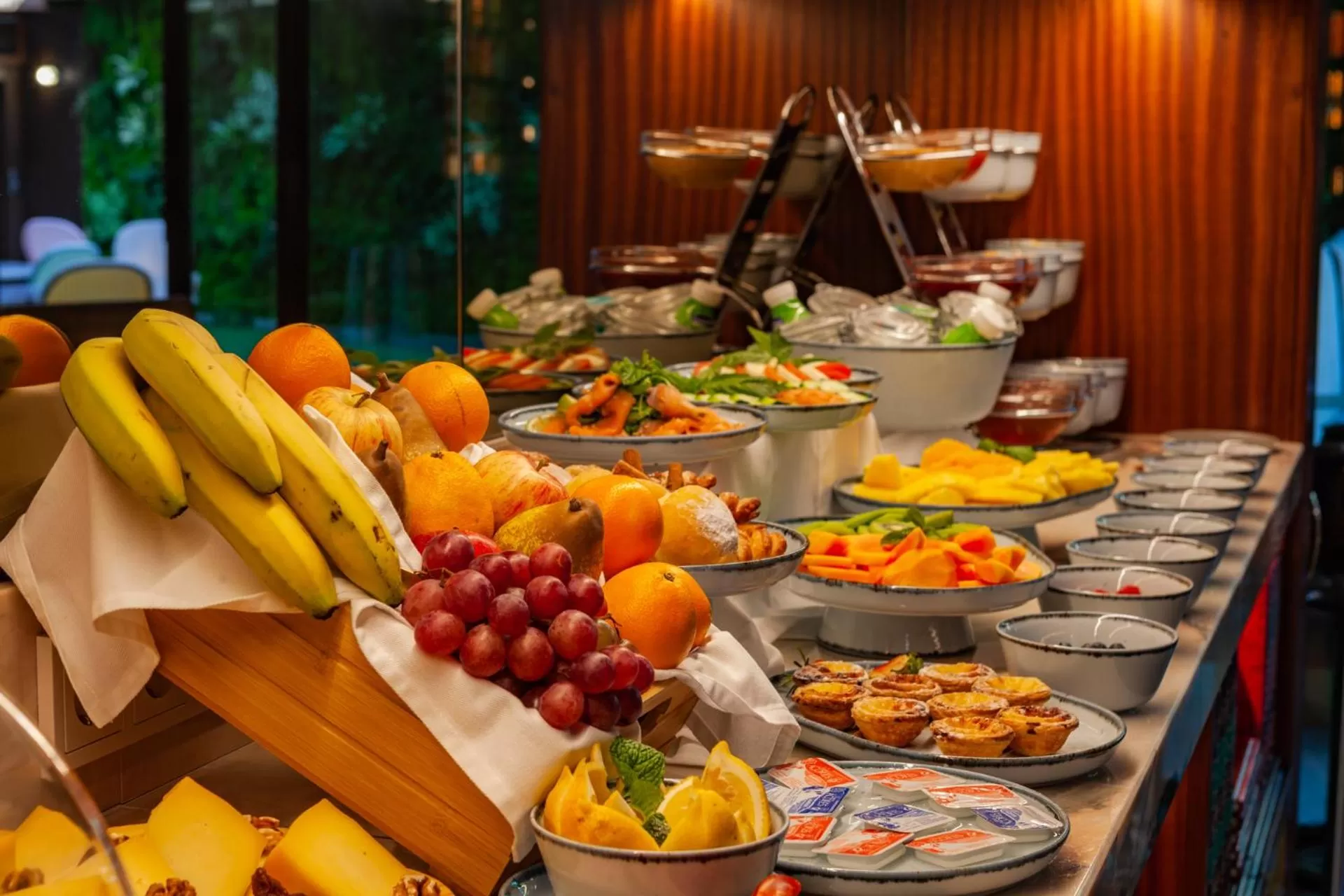 Food and drinks in Wine & Books Lisboa Hotel