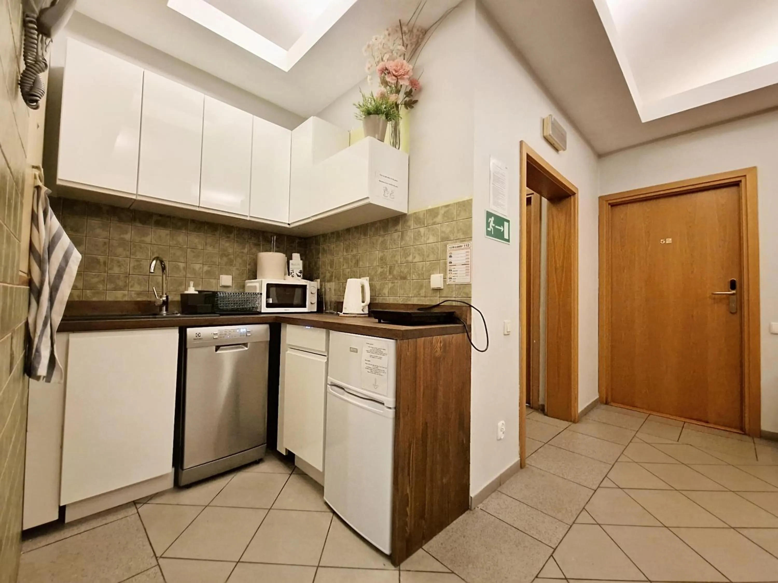 Kitchen or kitchenette in Hostel Helvetia Rooms Warsaw CITY CENTER and OLD TOWN