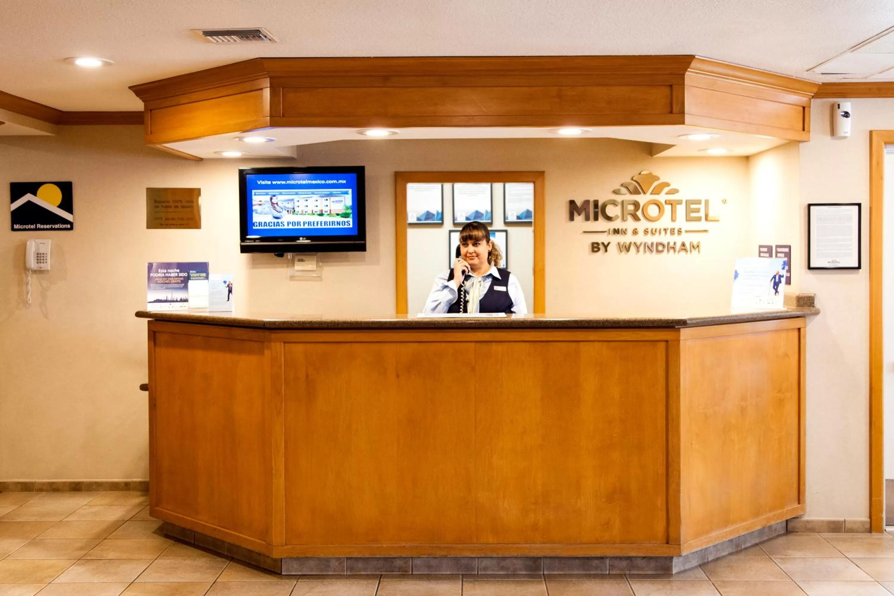 Staff in Microtel Inn & Suites by Wyndham Chihuahua