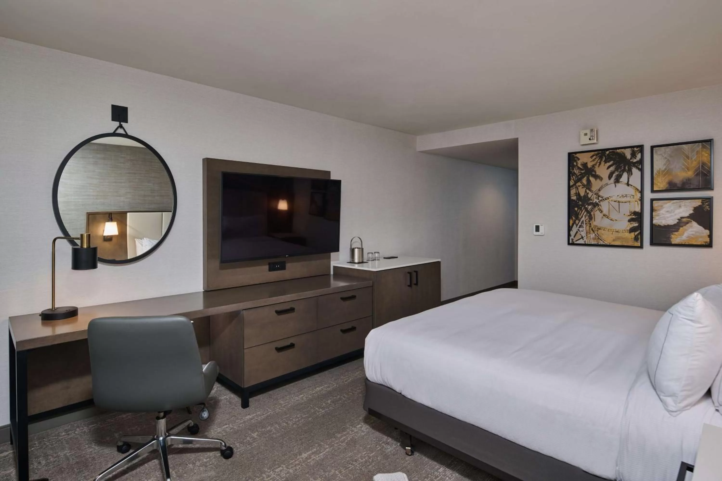 Bedroom, Bed in Doubletree by Hilton Buena Park
