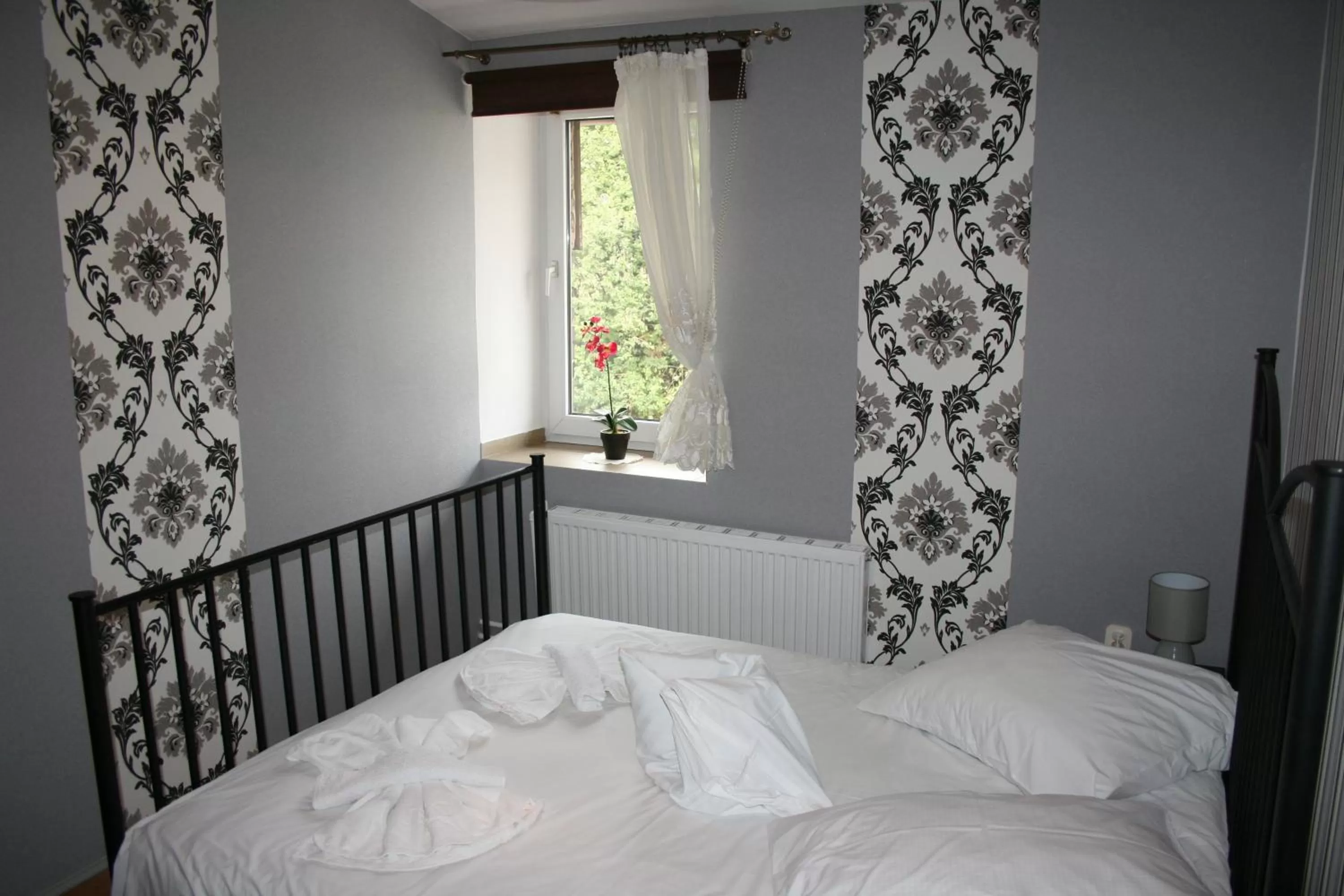 Photo of the whole room, Bed in Hotel Komfort Inn - Dwór Hubertus