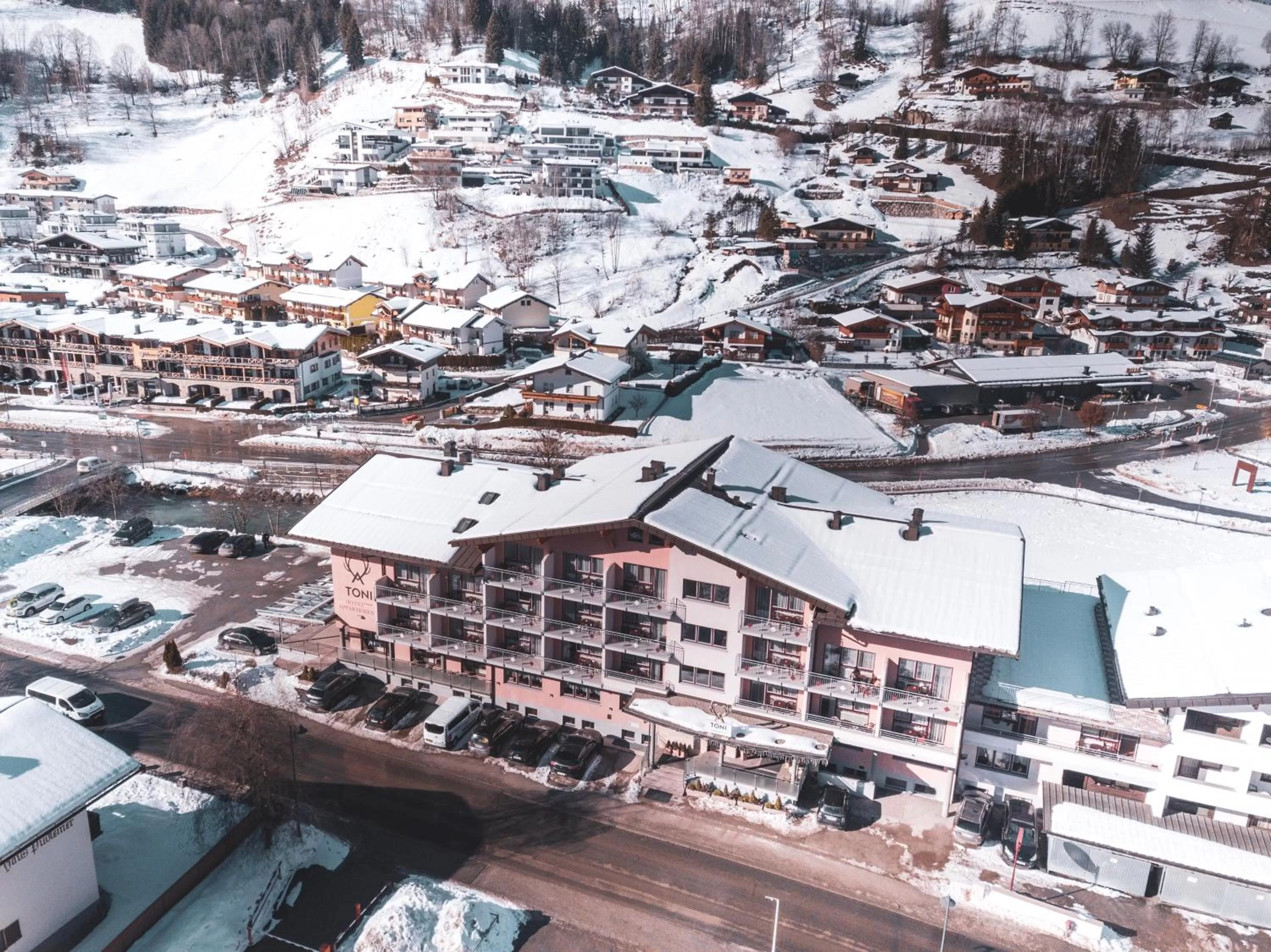 Facade/entrance, Bird's-eye View in Hotel TONI inklusive Zell am See - Kaprun Sommerkarte