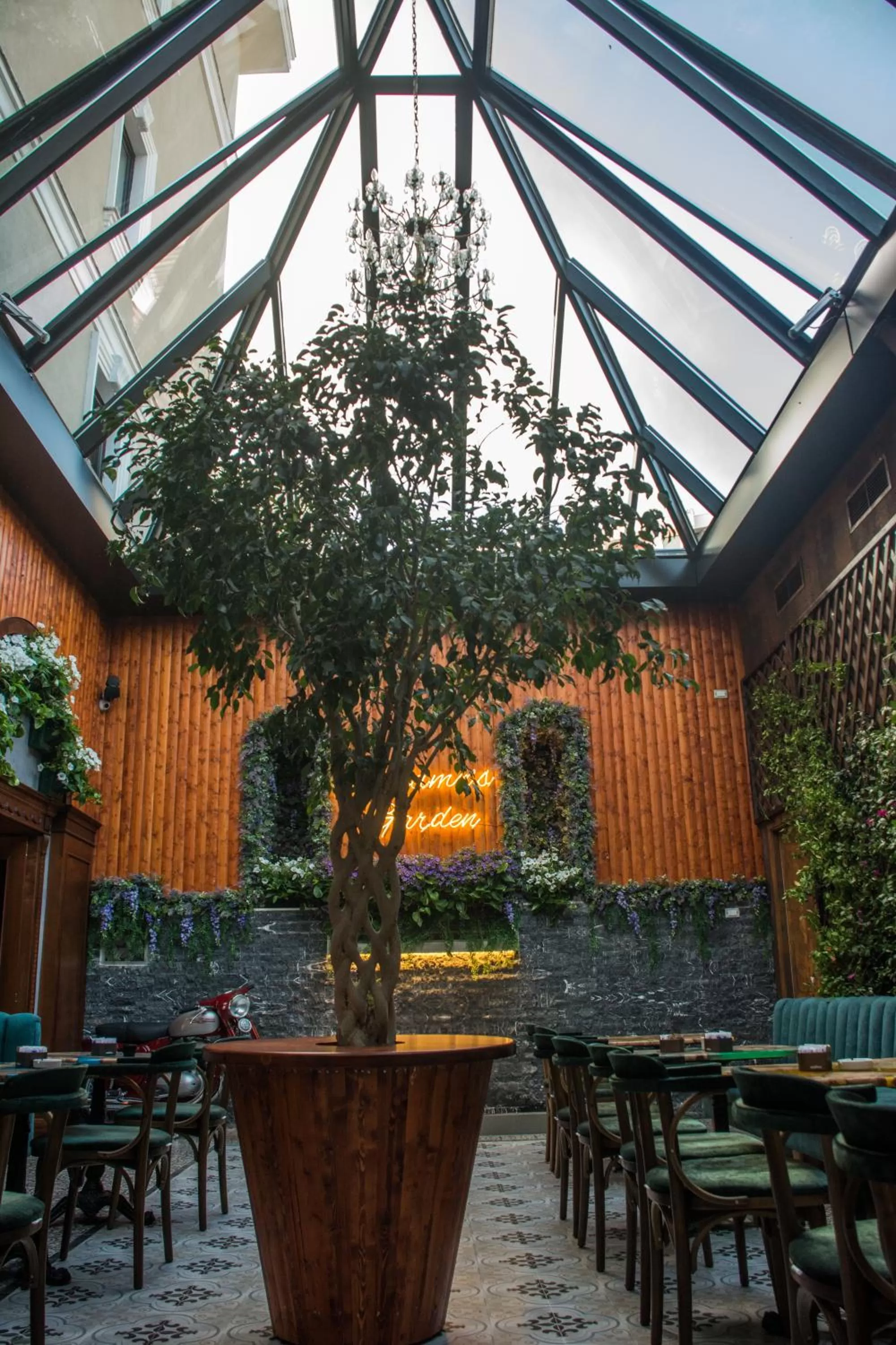 Restaurant/places to eat in Hotel Epidamn Boutique & Spa