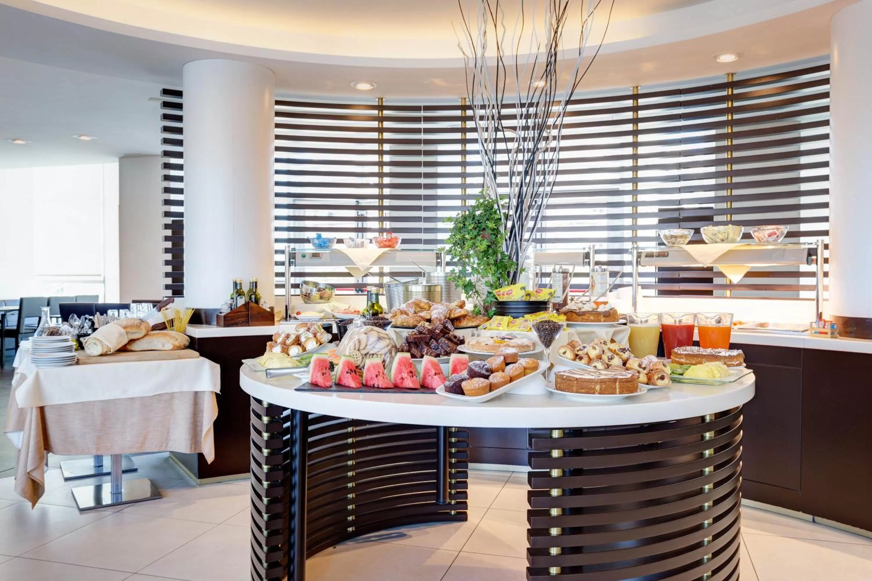 Restaurant/places to eat in iH Hotels Roma Z3