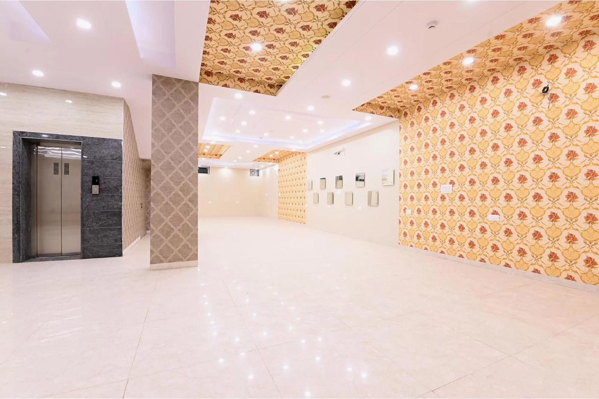 Lobby or reception in FabHotel 7th Crossing Malviya Nagar